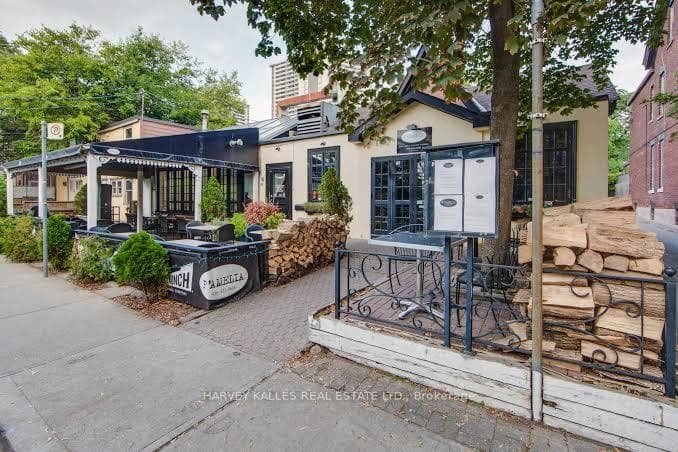 318 Sumach Street photo 35
