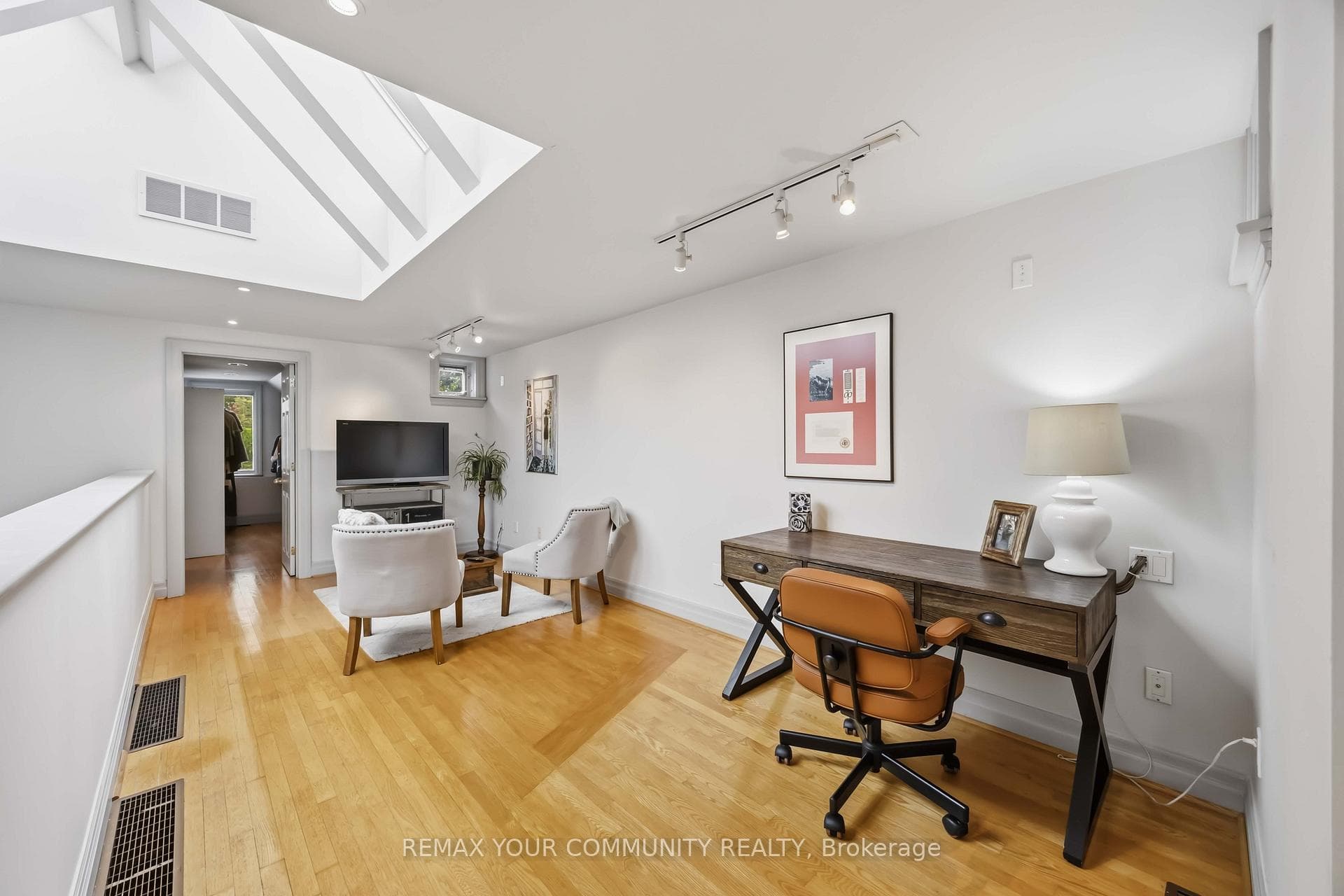 44 Castlefield Avenue photo 14