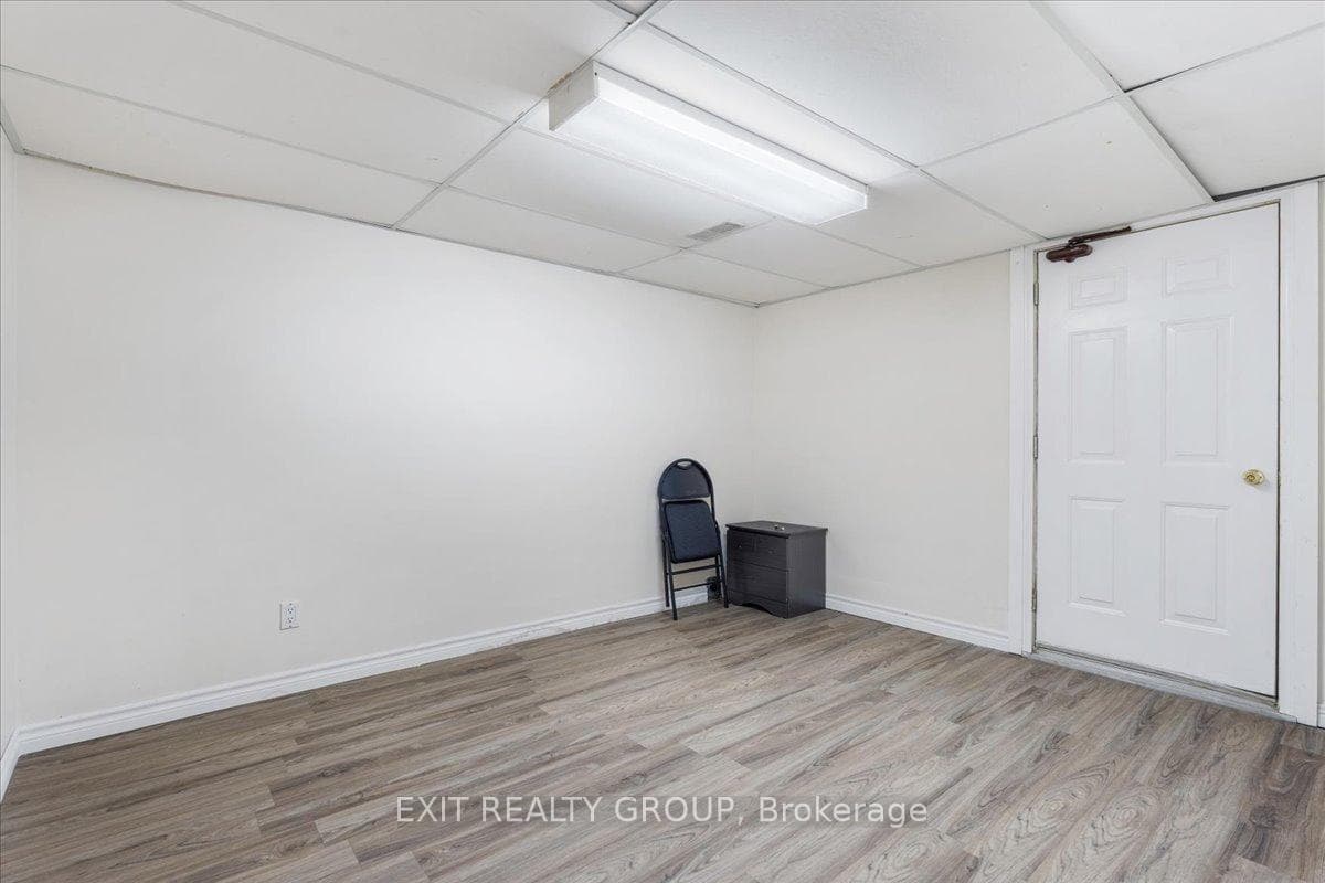 84 PARKVIEW Heights photo 34