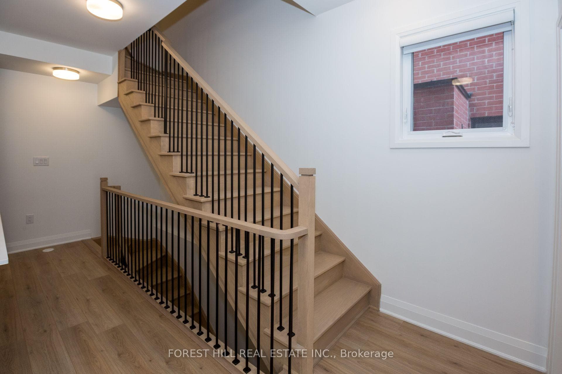138 Alton Crescent photo 10