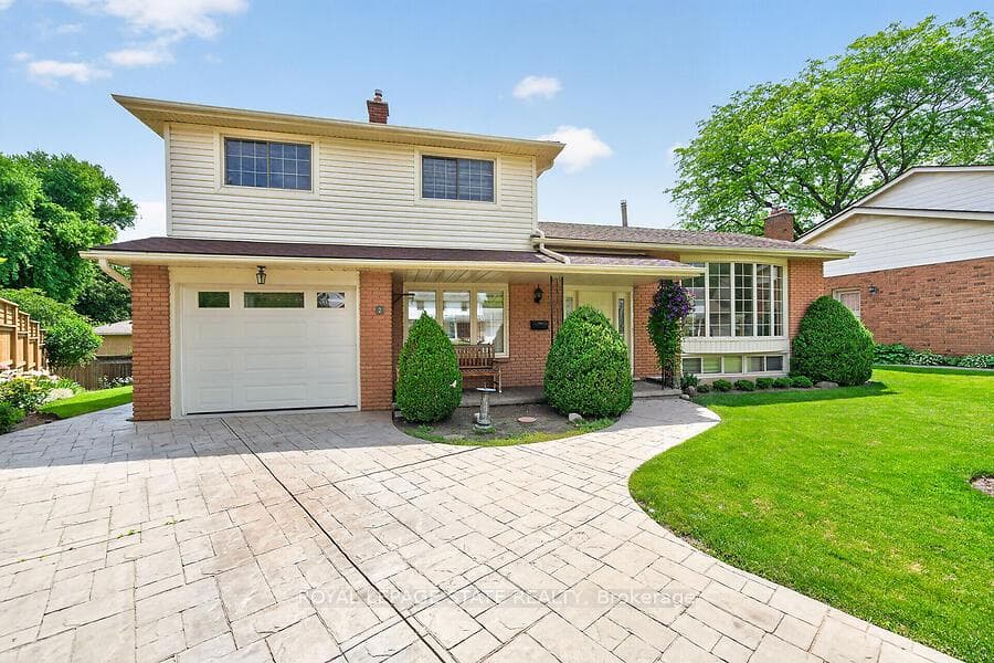 7 Elizabeth Court photo 1