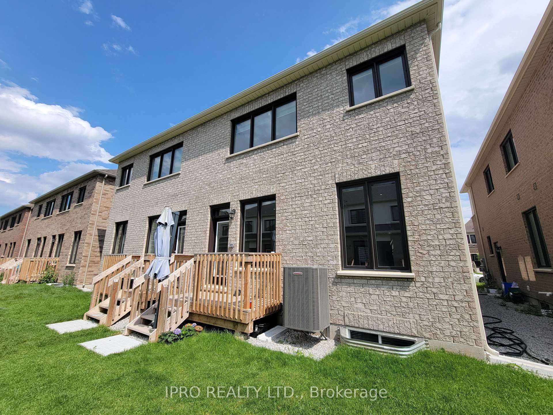471 Bergamot Avenue photo 38