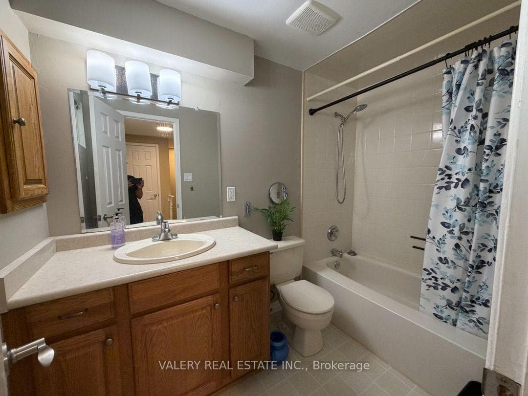 4662 Kingston Road photo 9