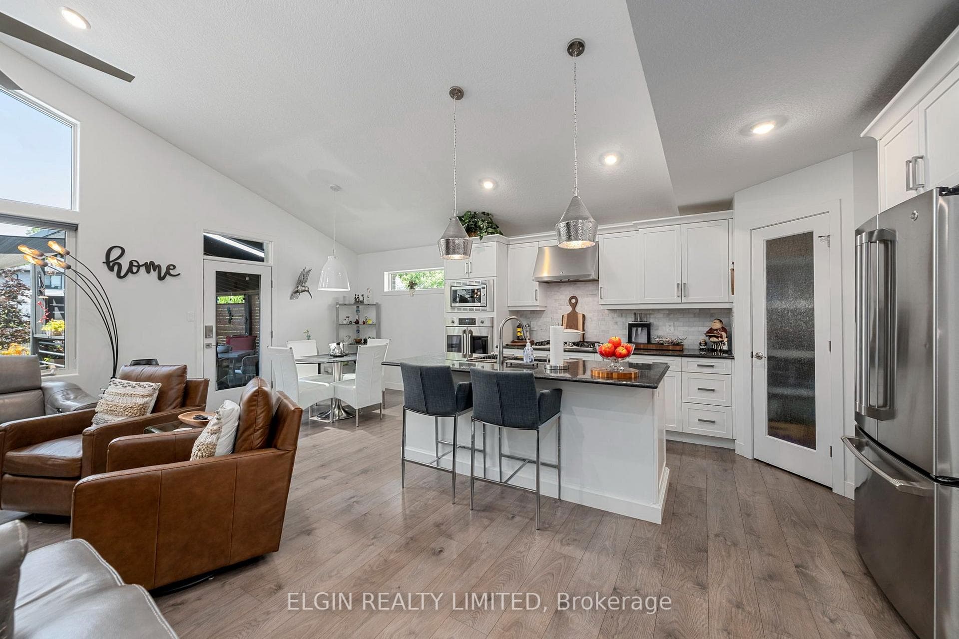 392 Larry Street photo 13