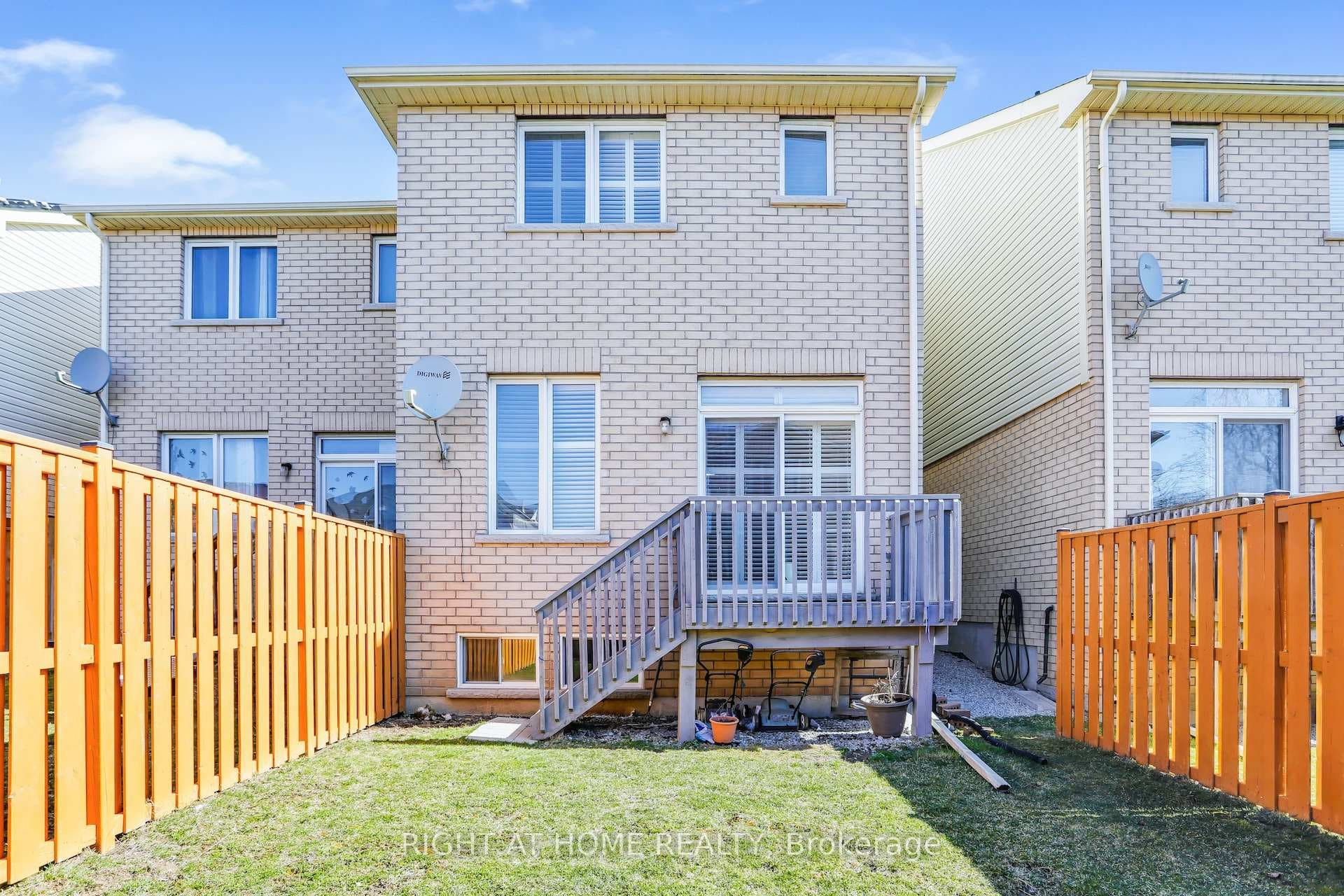 746 Agnew Crescent photo 19