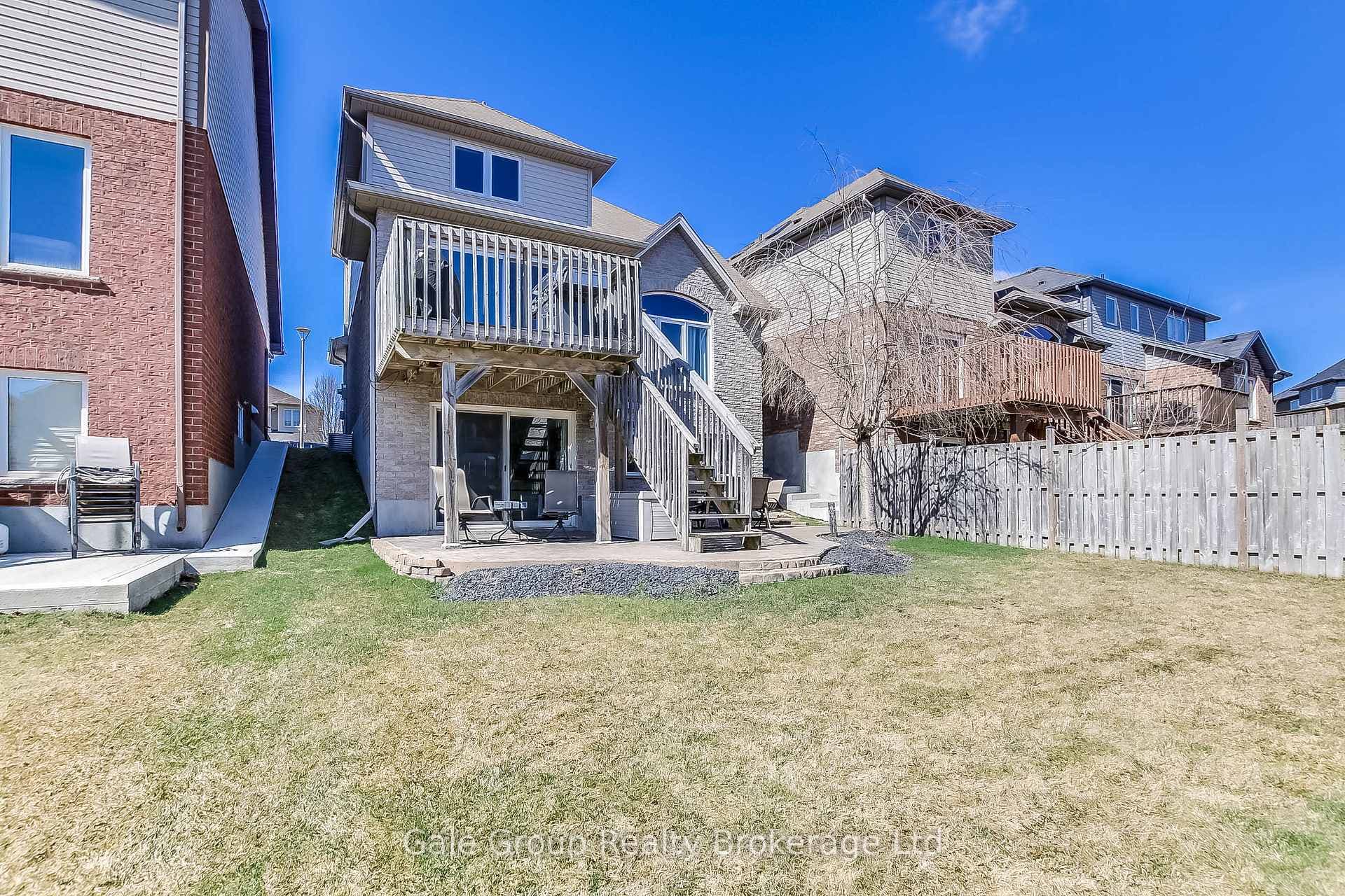 654 Frontenac Crescent photo 30