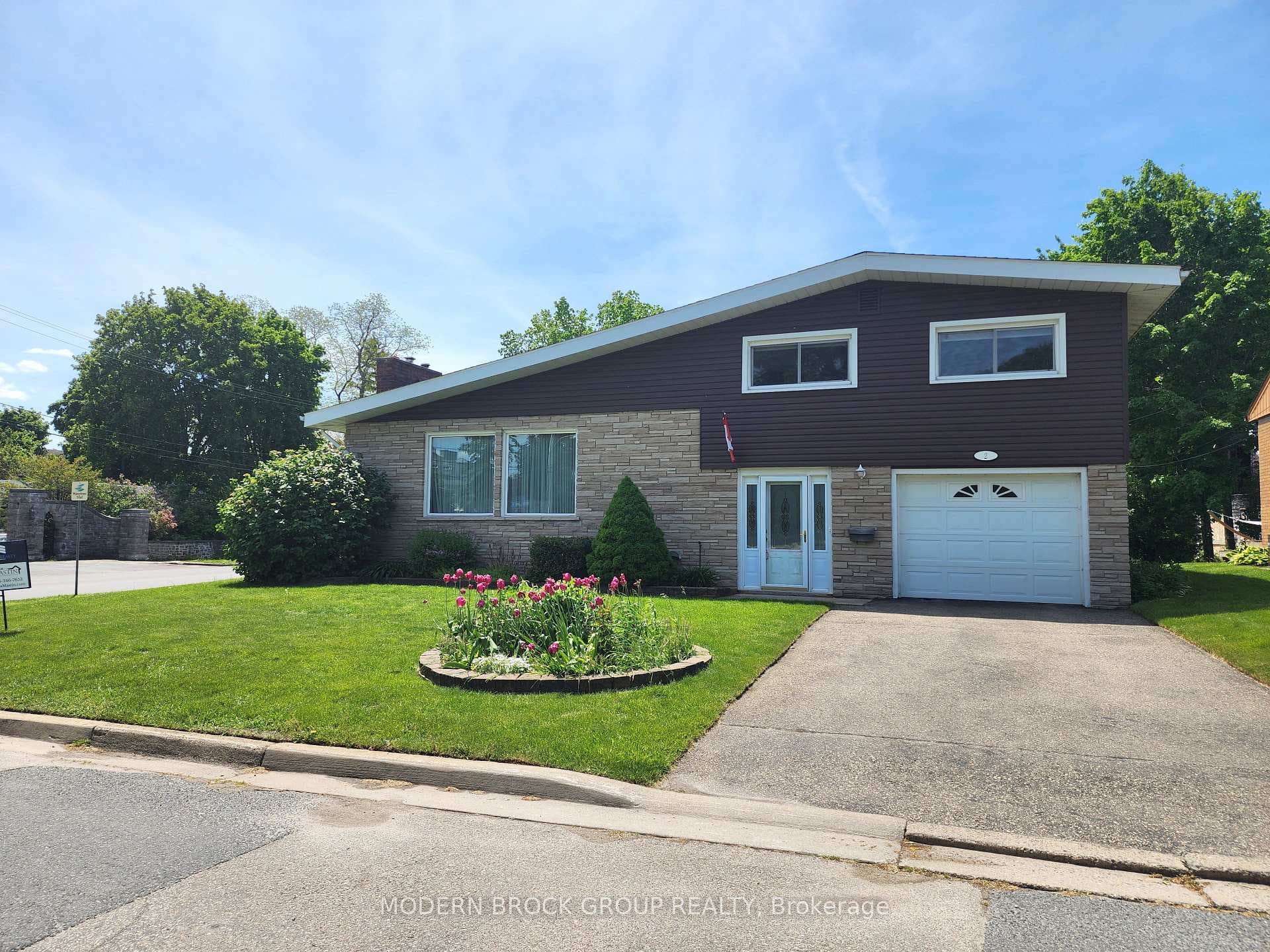 2 Woodlawn Place photo 2
