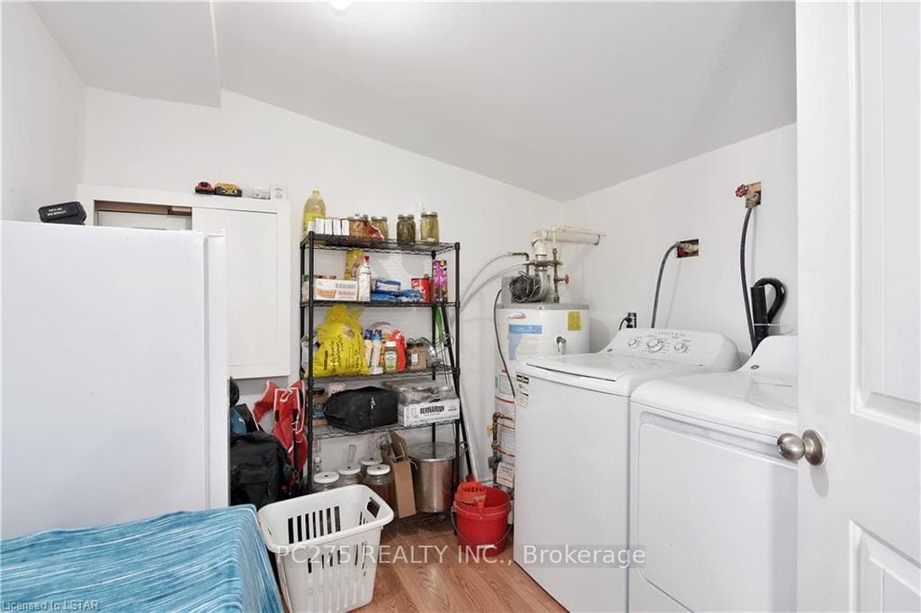 471 SIMCOE Street photo 13