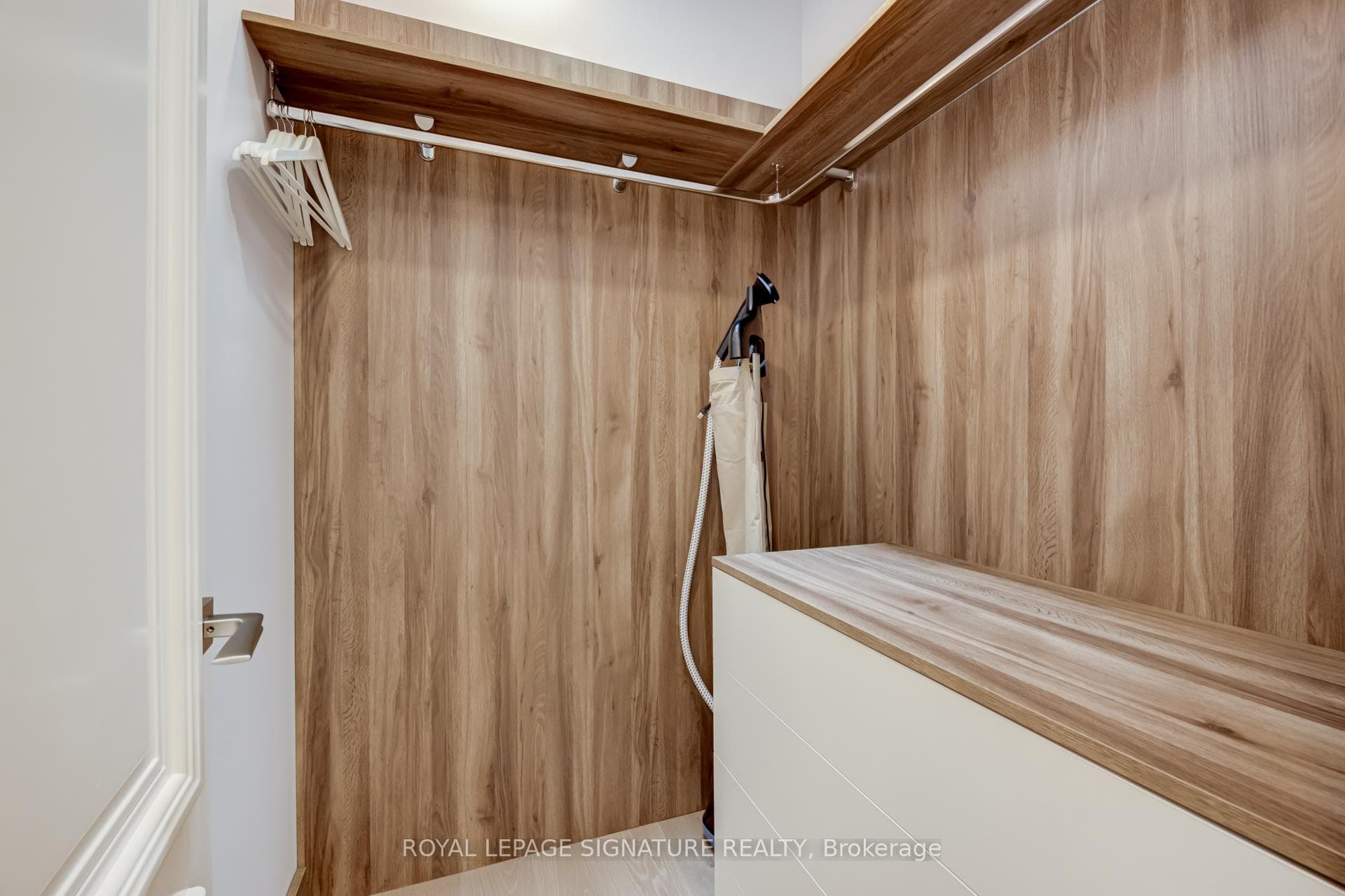 29 Halkin Crescent photo 26