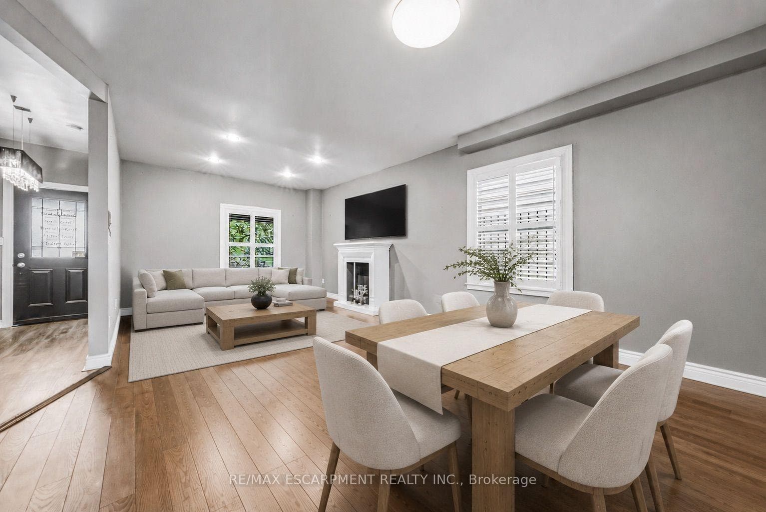 218 Grosvenor Avenue photo 4