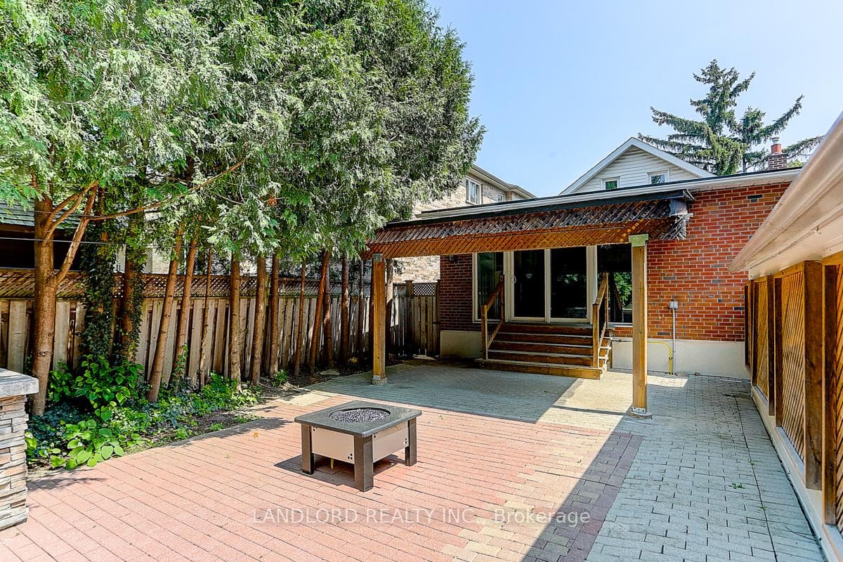 64 Shaver Avenue photo 37