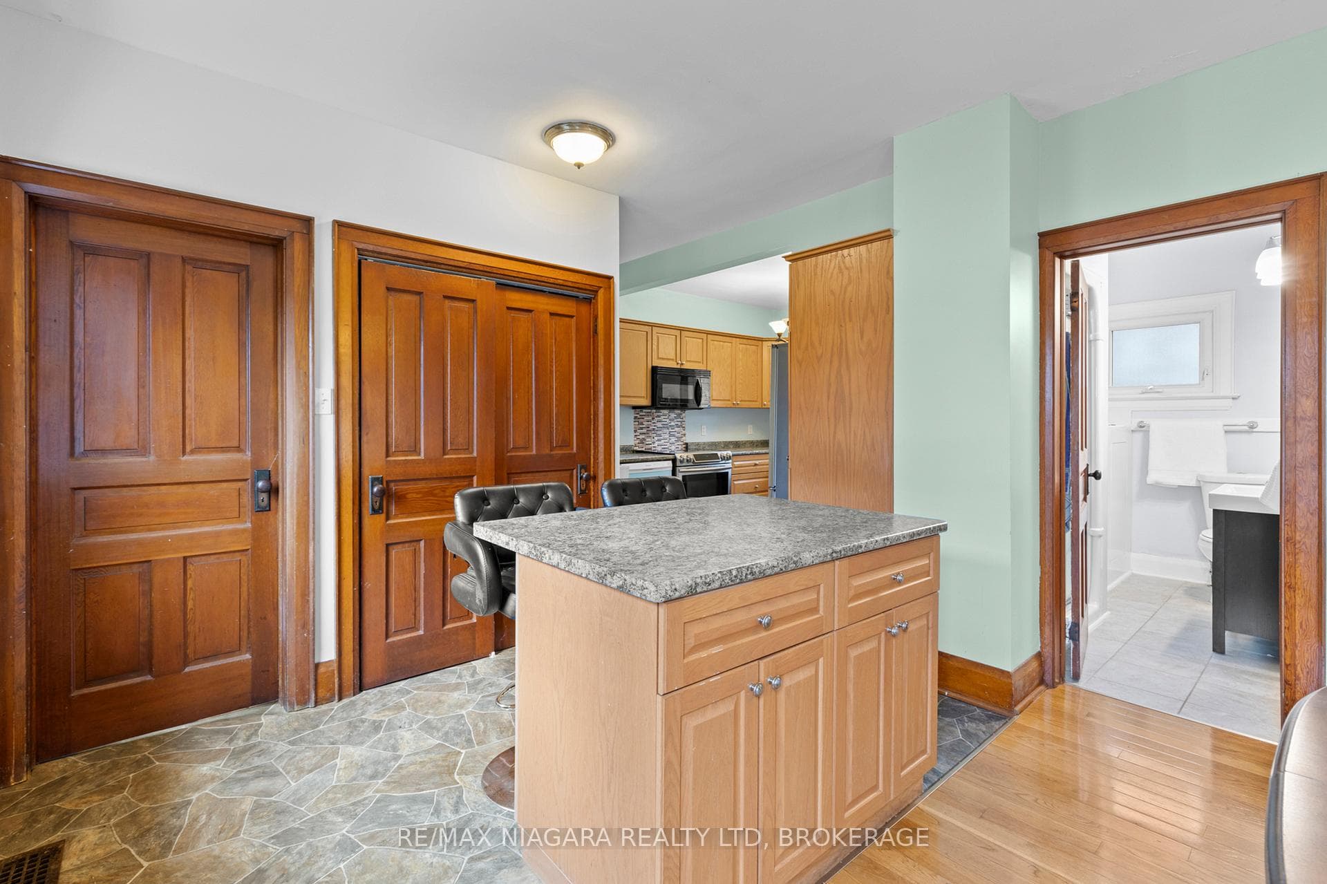 259 NIAGARA Street photo 10