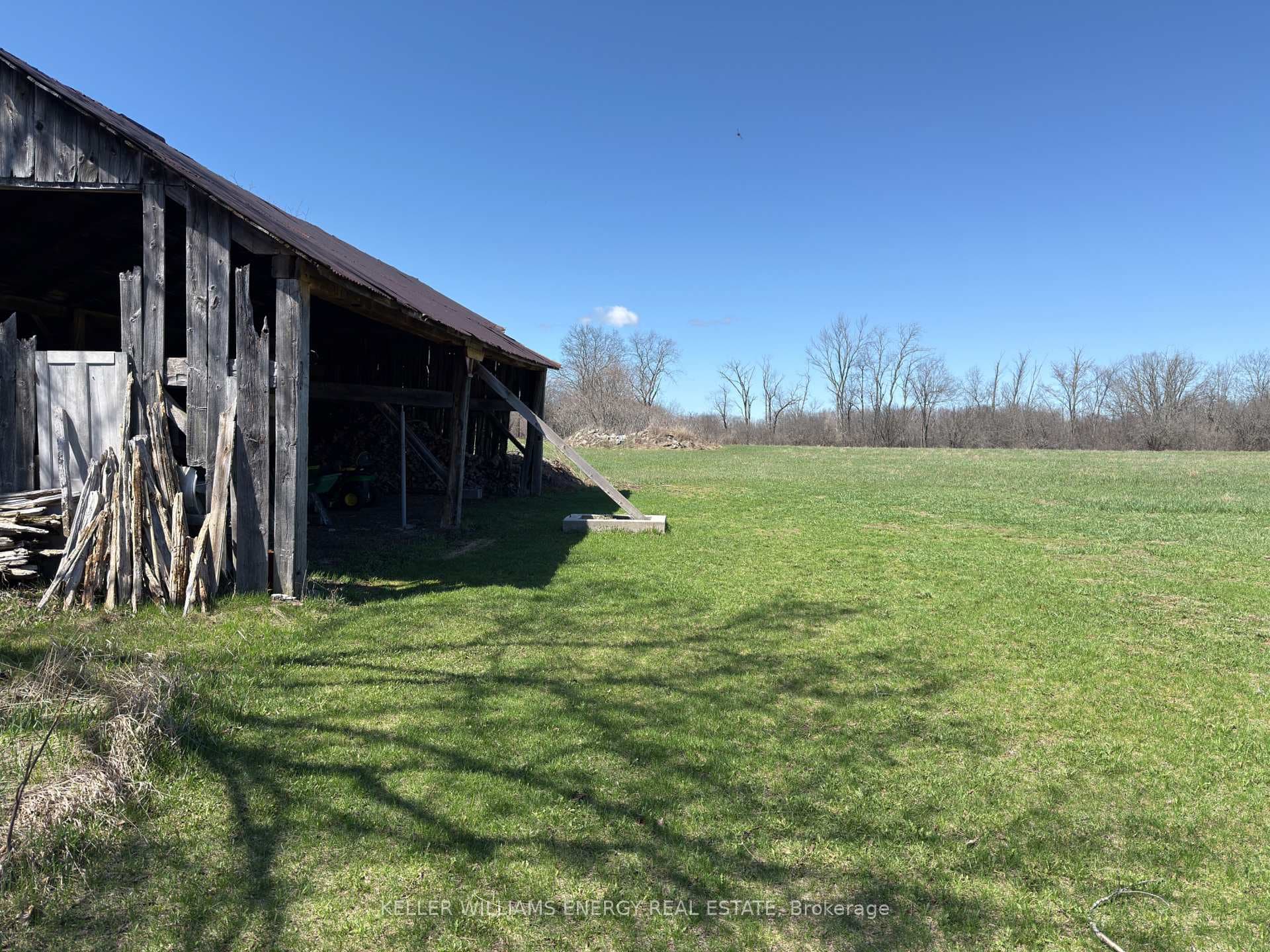 641 Melville Road photo 41