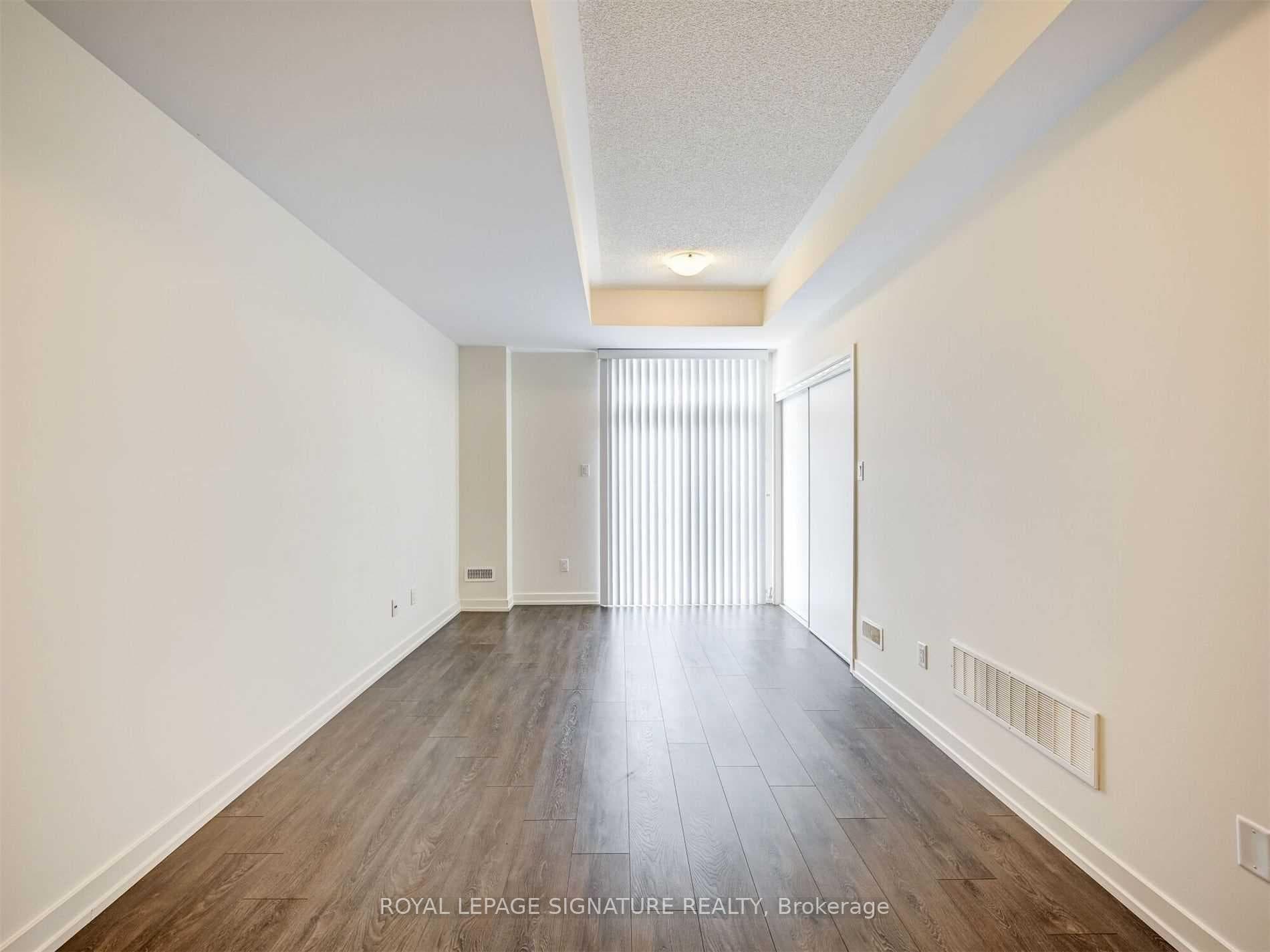 212 Huguenot Road photo 5