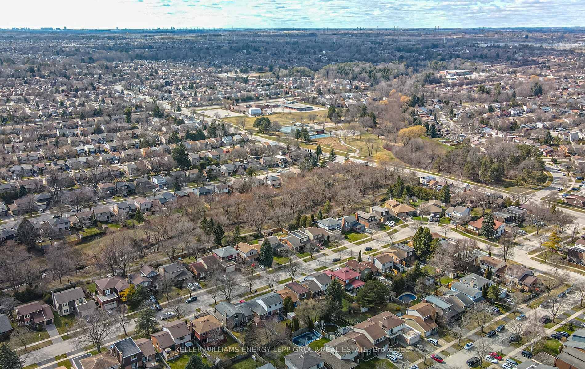 1807 Bronte Square photo 40