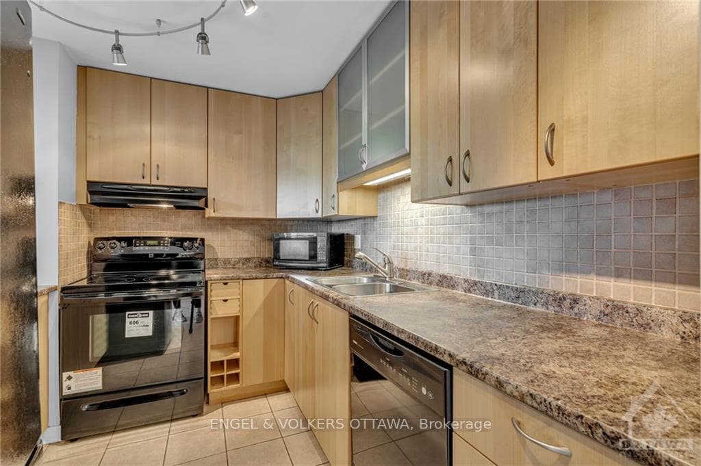 1081 AMBLESIDE Drive Unit 712 photo 9