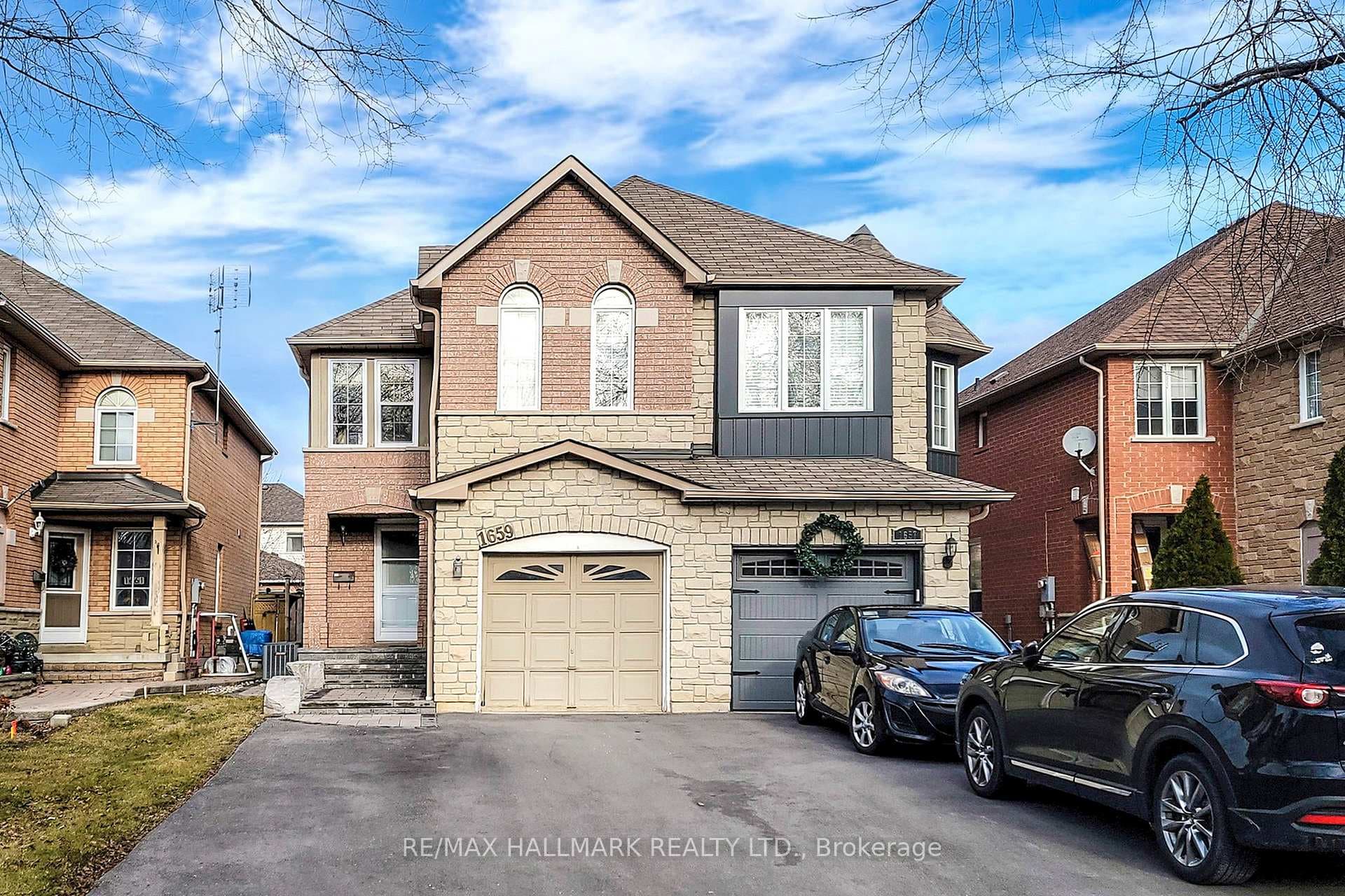 1659 Autumn Crescent photo 1