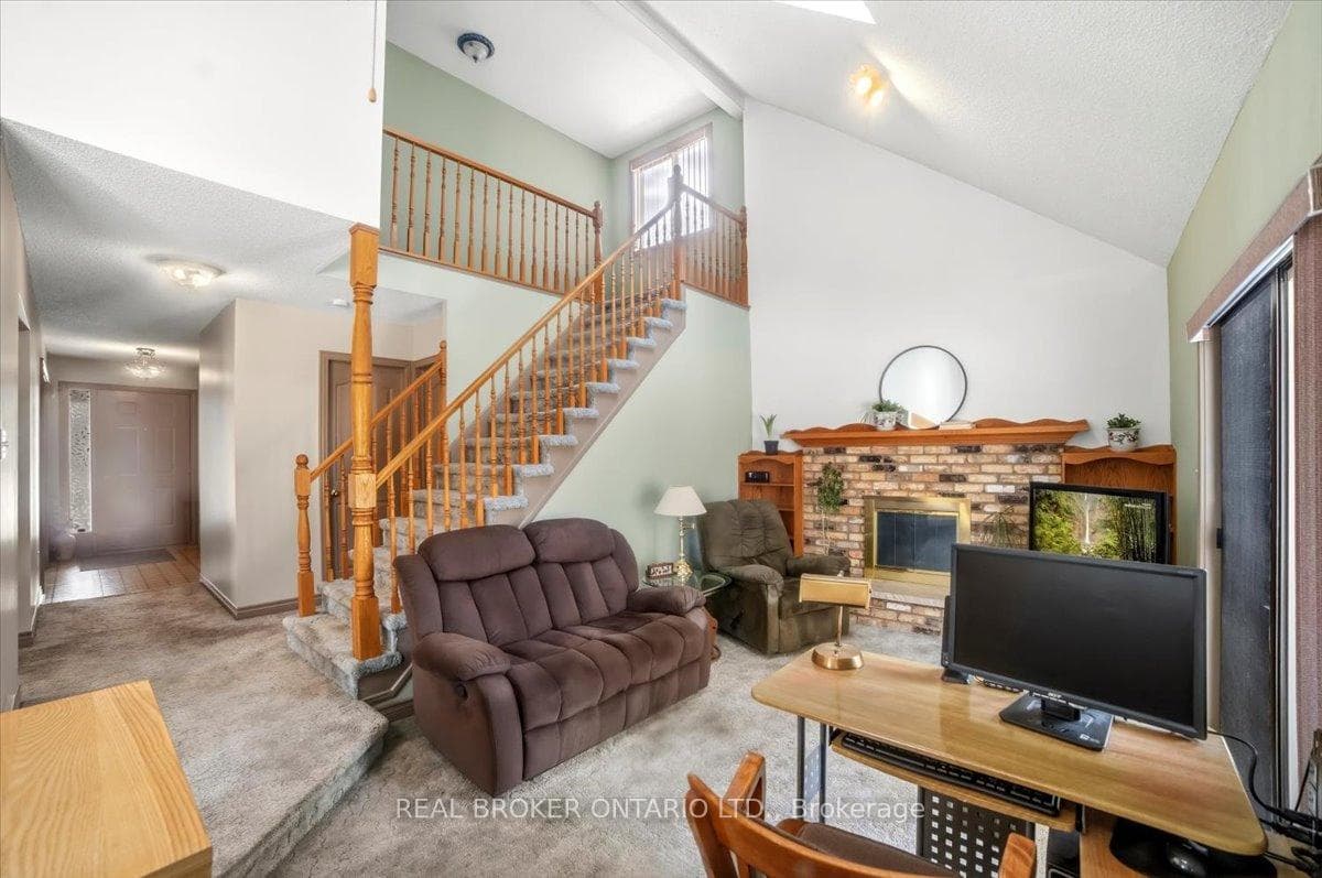 106 Spruceside Crescent photo 19