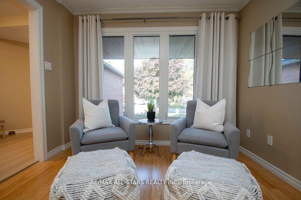 180 Sandringham Drive photo 8