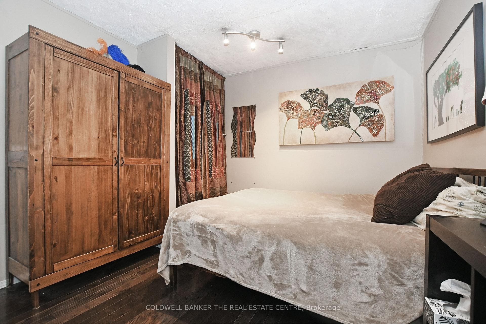 919 Arnold Crescent photo 16