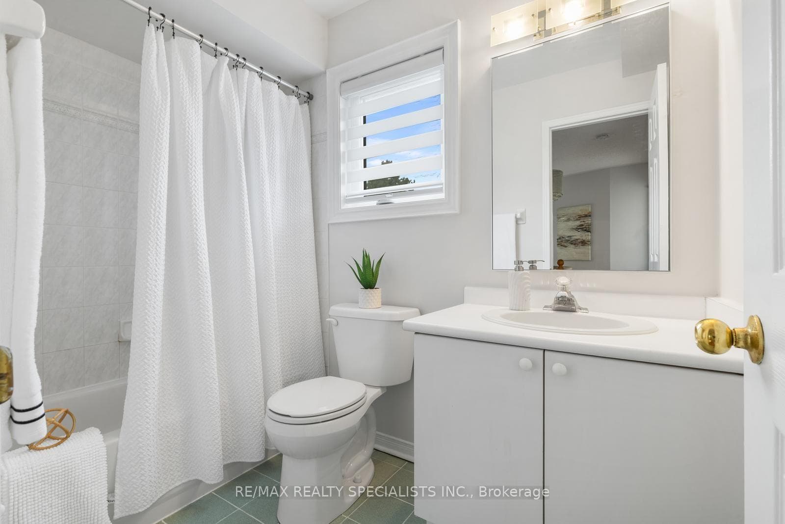 3879 Periwinkle Crescent photo 27