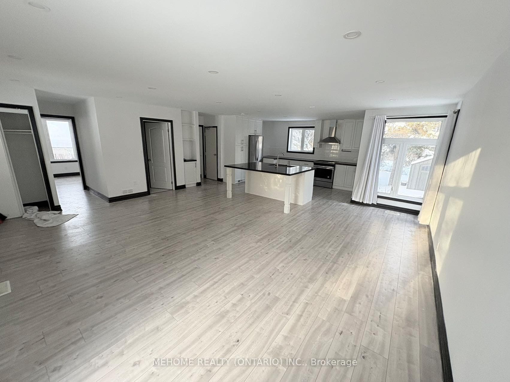 11 Lauralynn Crescent Unit Main photo 2