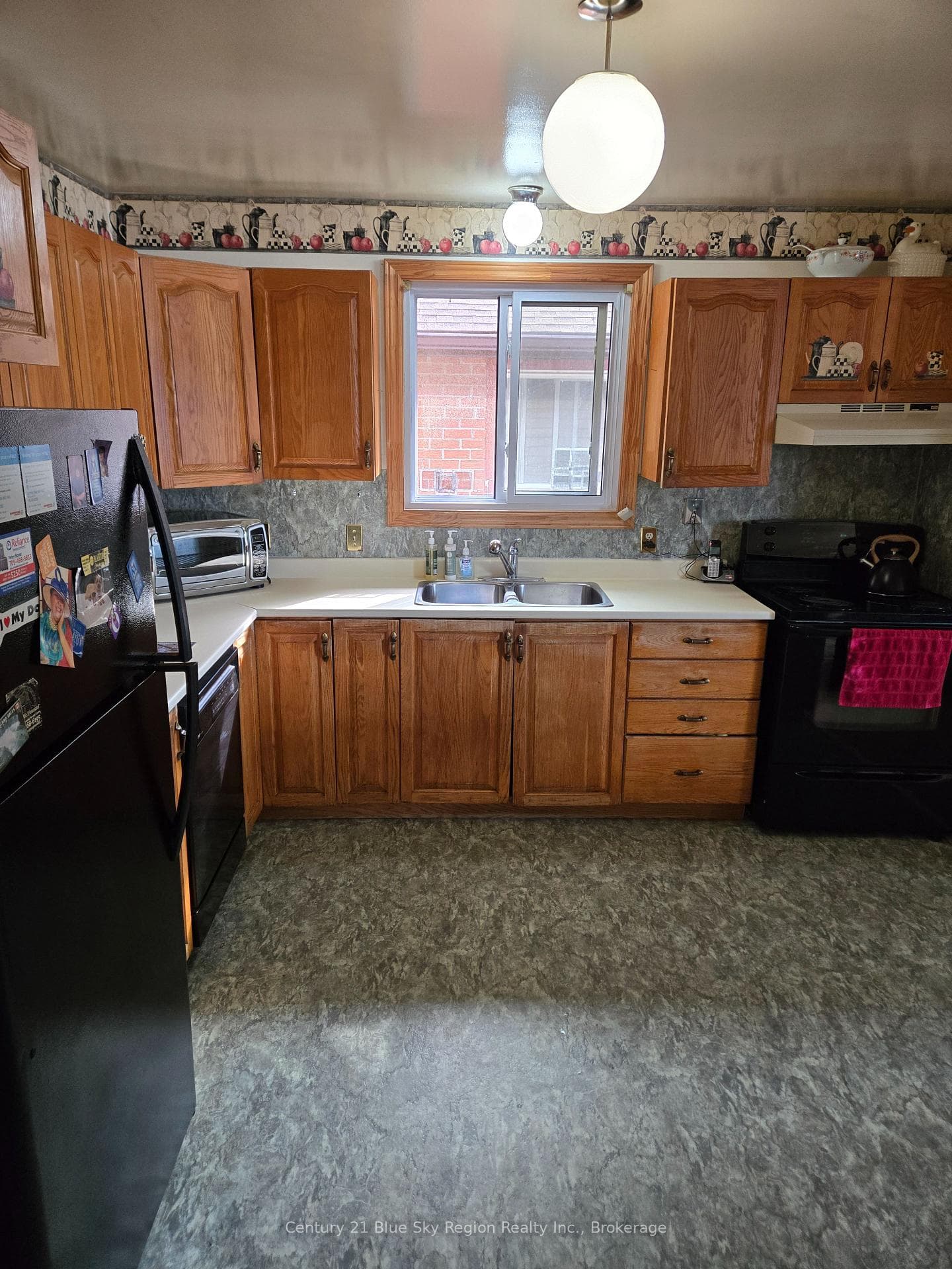 996 Metcalfe Street photo 6