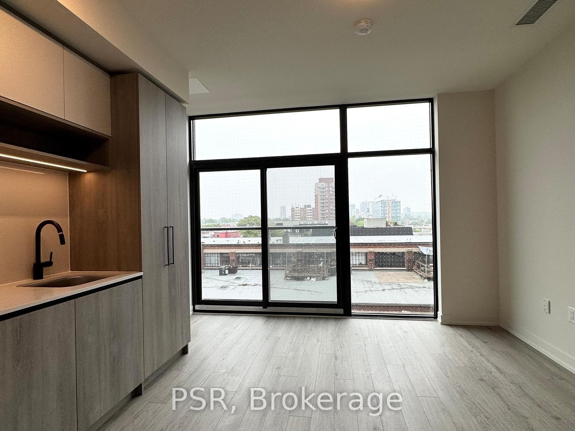 181 Sterling Road Unit 512 photo 6
