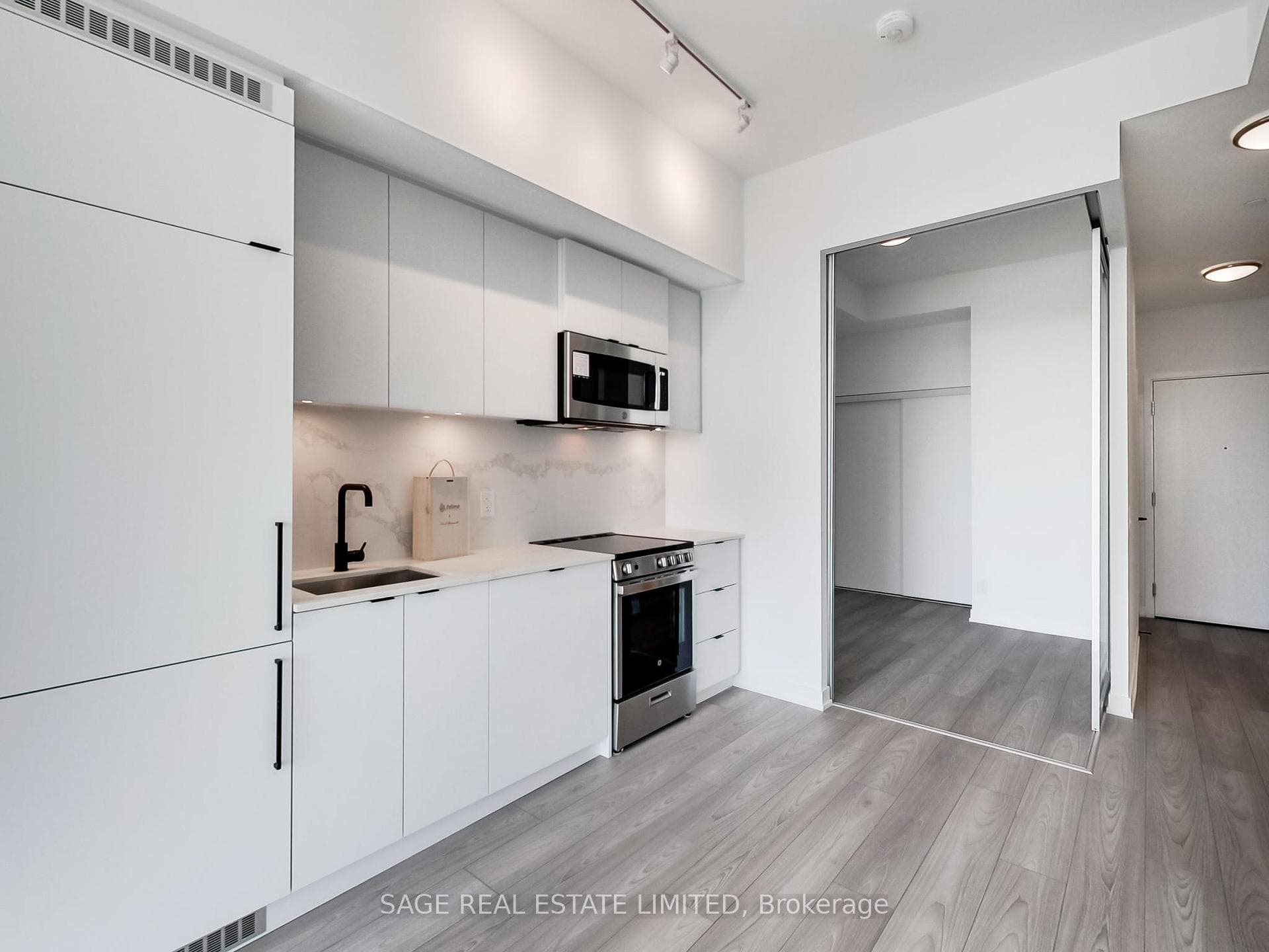 285 Dufferin Street Unit 1210 photo 17