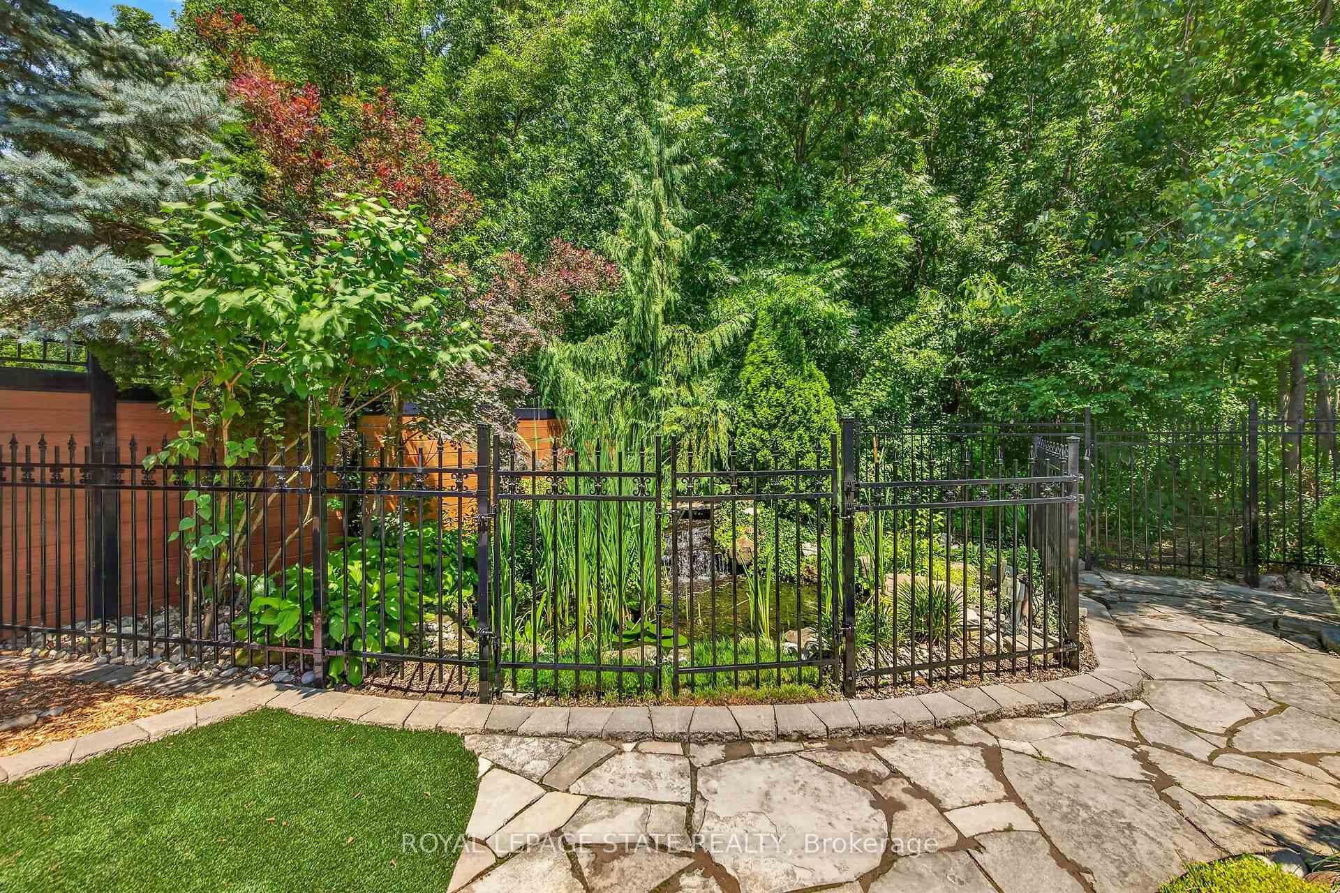 160 Wills Crescent photo 46
