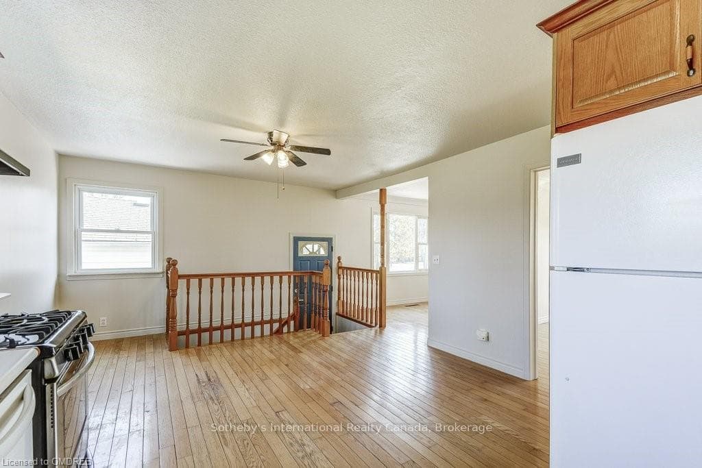 5688 SHERKSTON Road photo 11