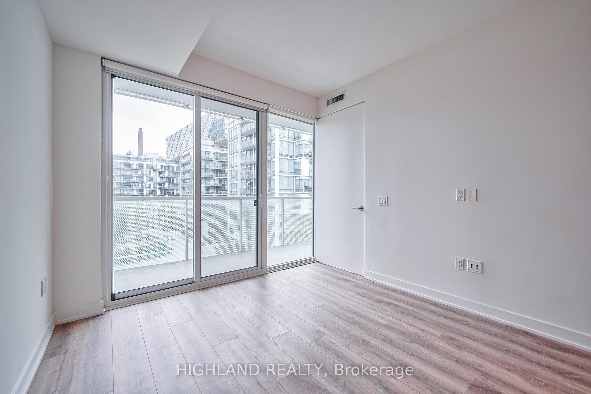 15 Queens Quay Unit 503 photo 18