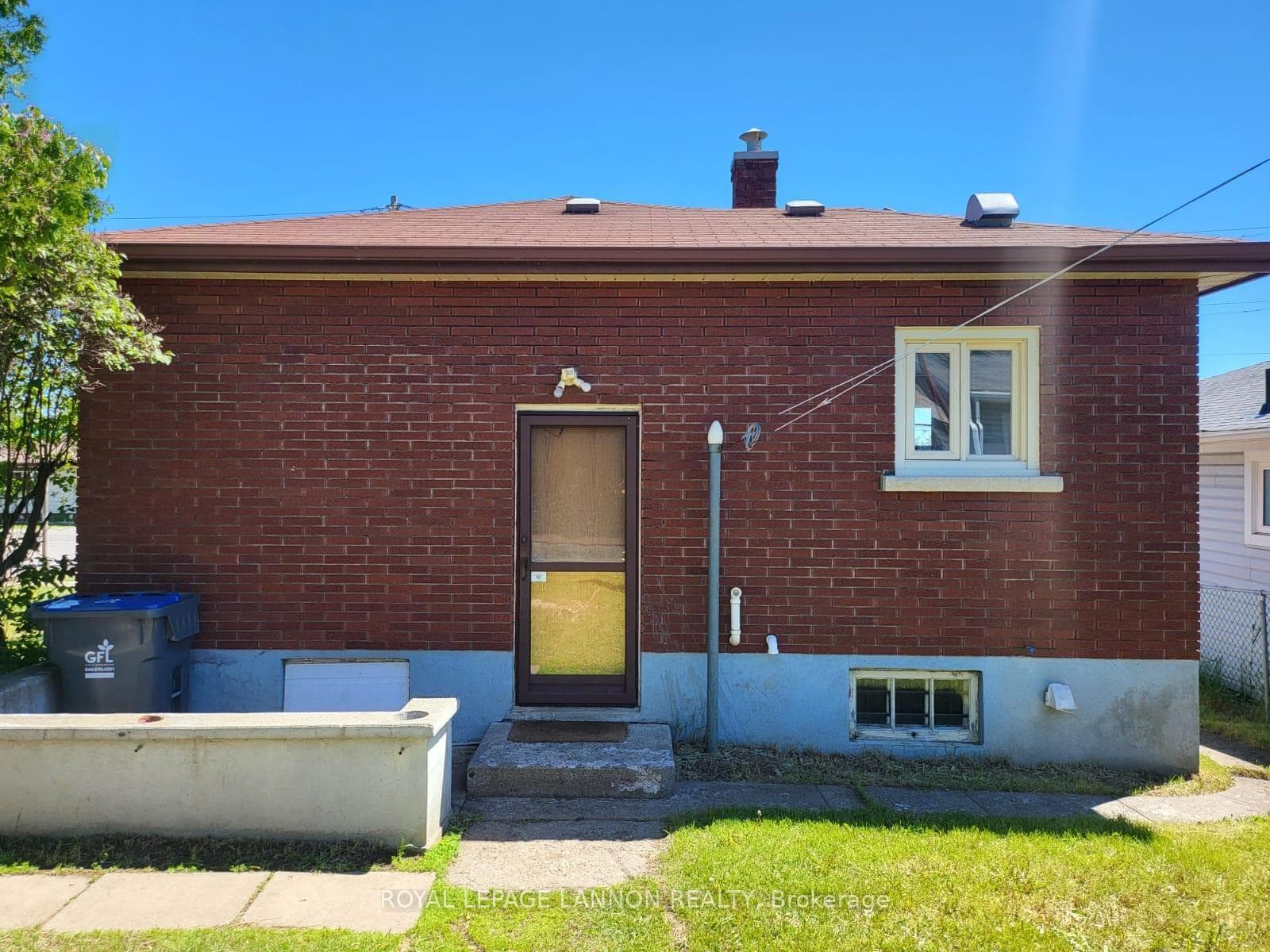 382 Balsam St photo 30