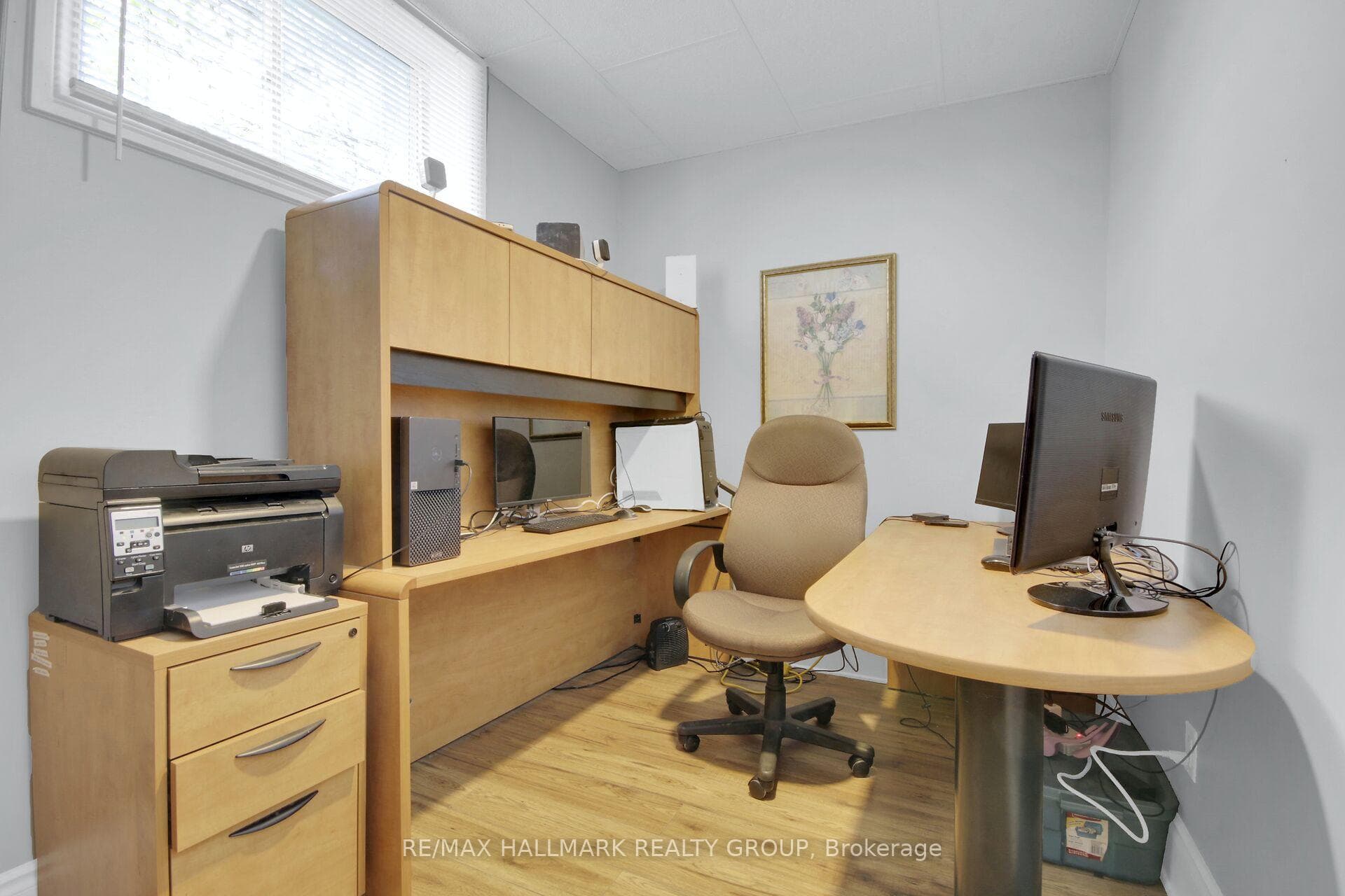 Lower level office/5th bedroom
