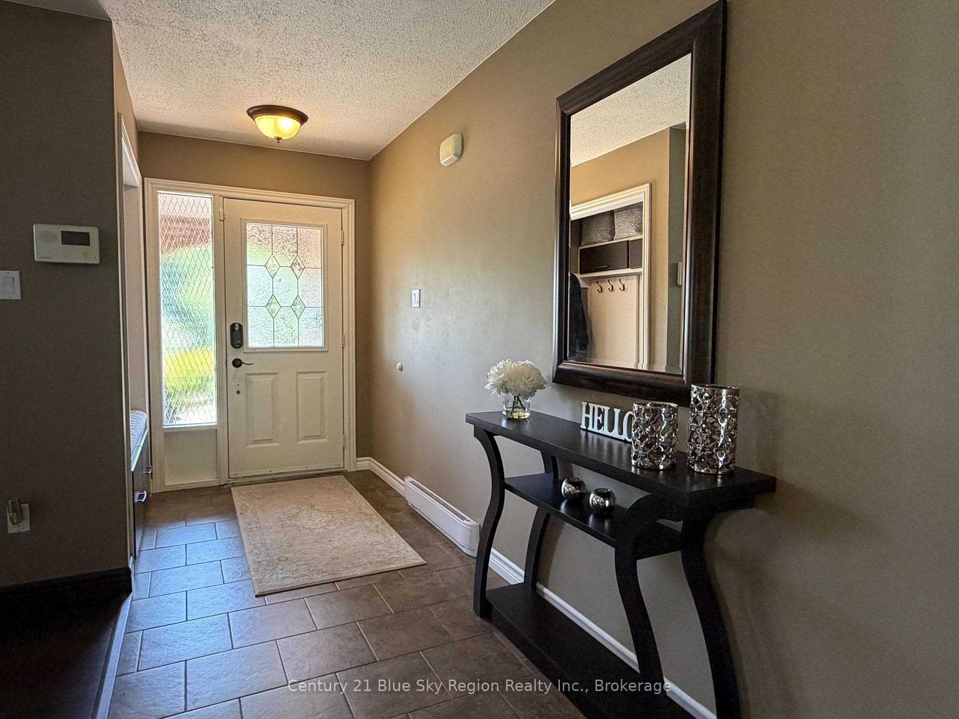 790 LAURENTIAN Avenue photo 6