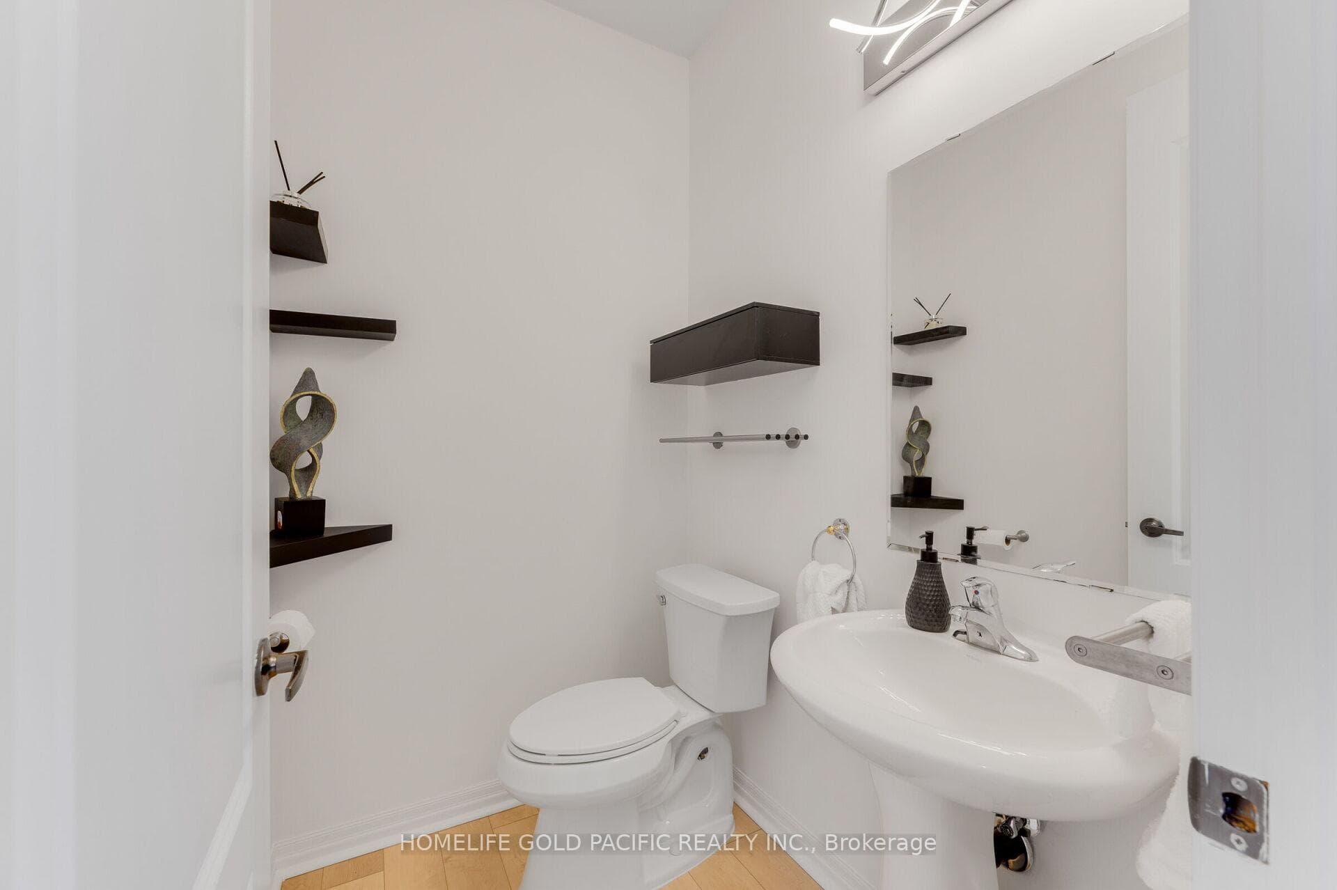 97 Montreal Circle photo 13