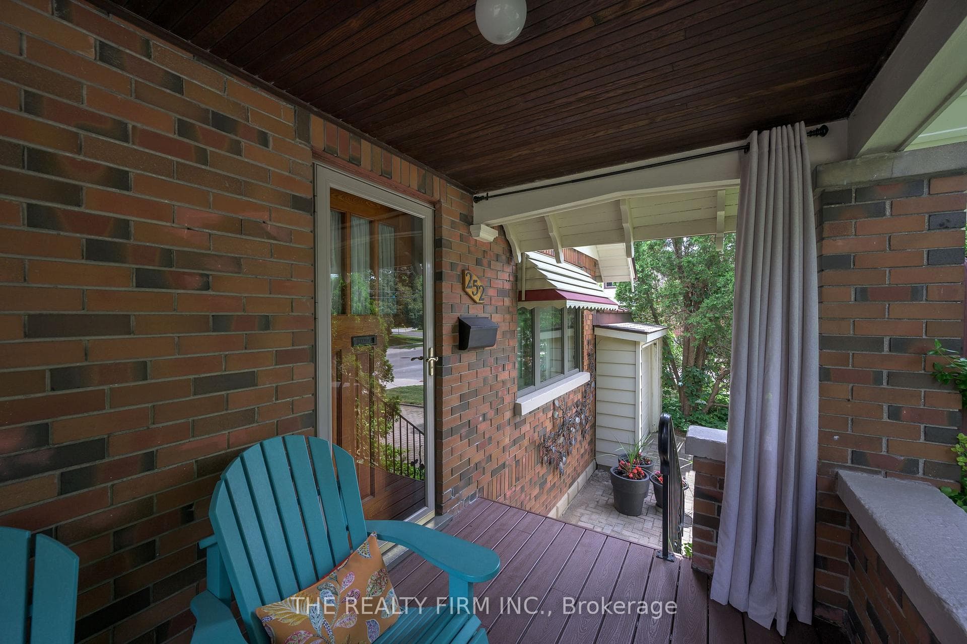 252 Edward Street photo 4