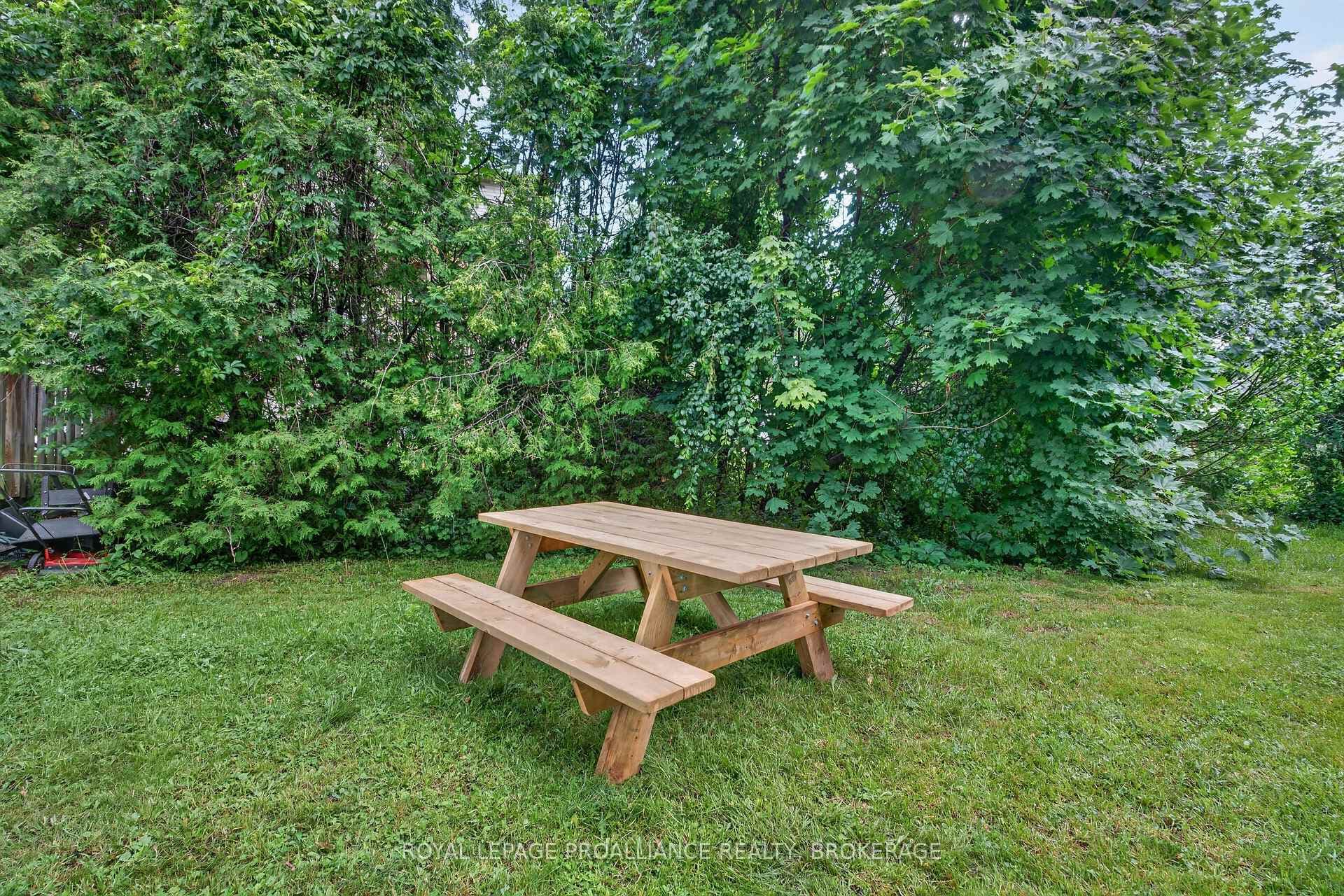 251 Yonge Street photo 29