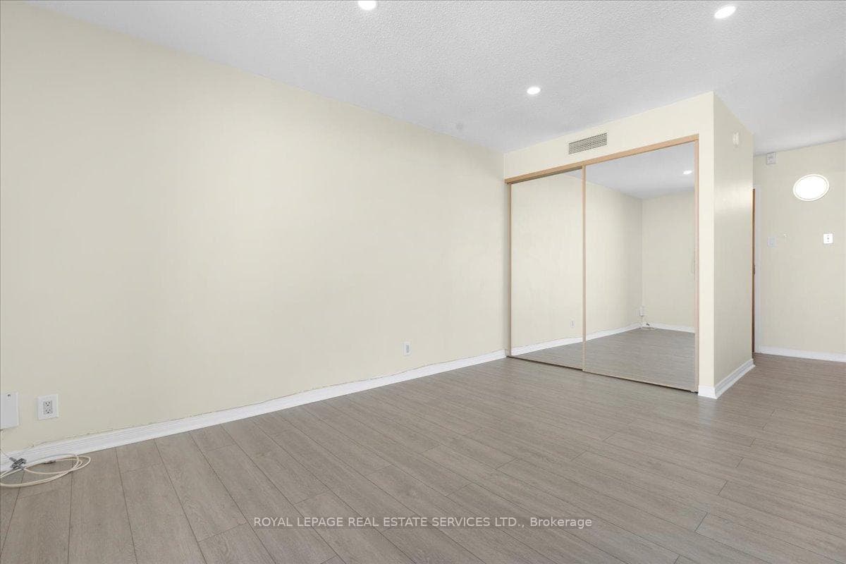 914 Yonge Street Unit 1214 photo 5