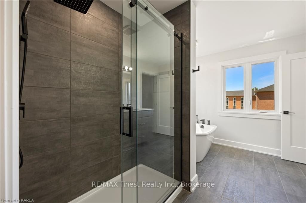 20 PARK Crescent photo 30