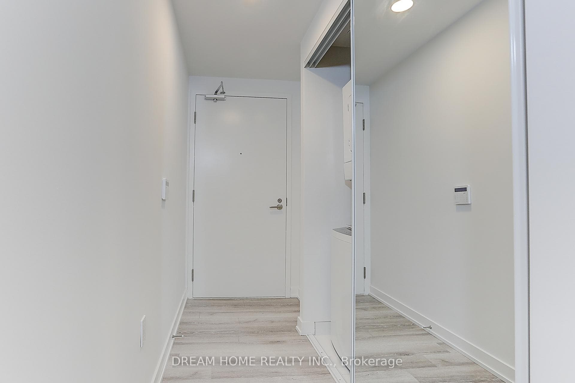 234 Simcoe Street Unit 1006 photo 3