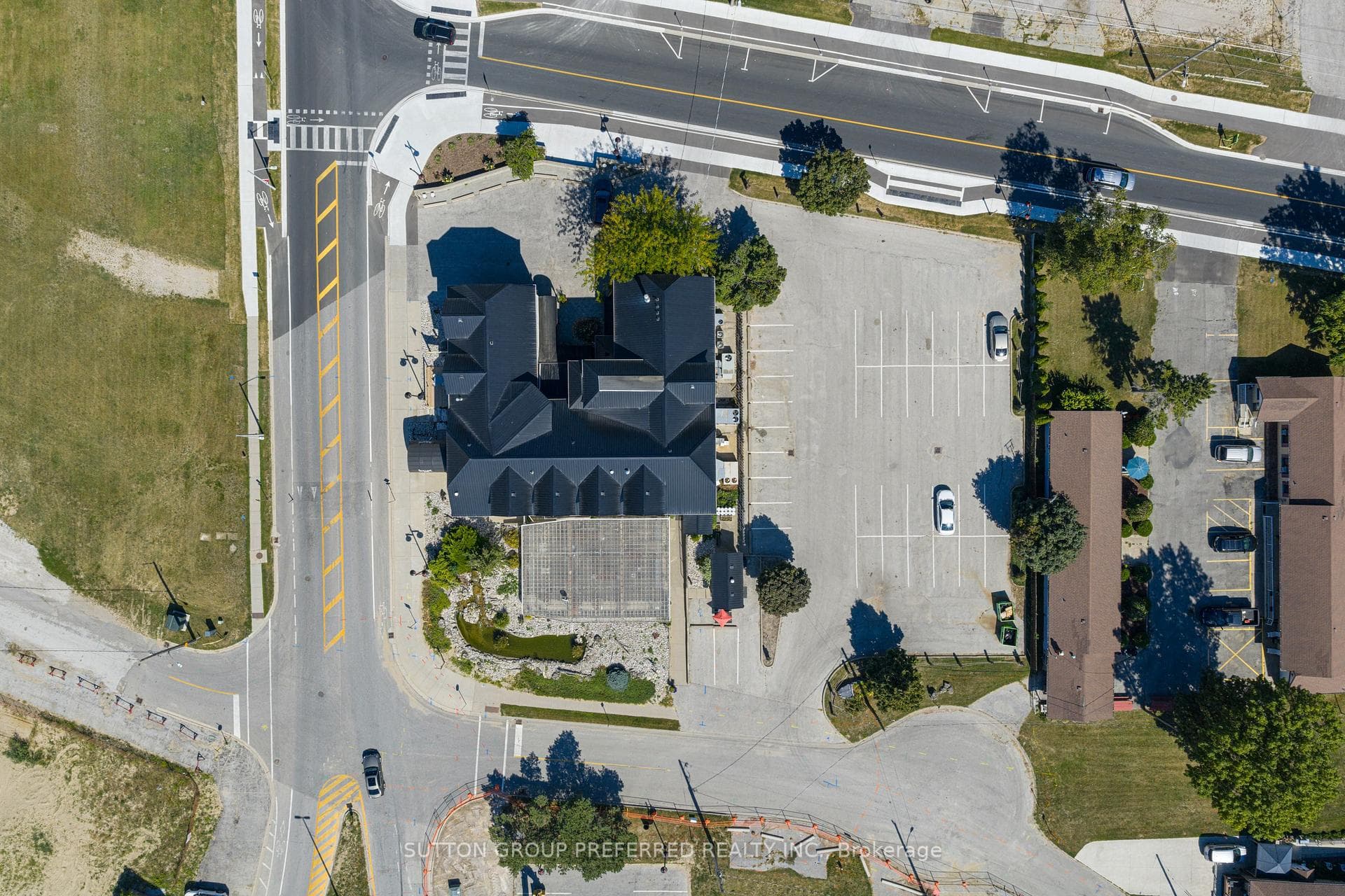 388 Erie Street photo 5