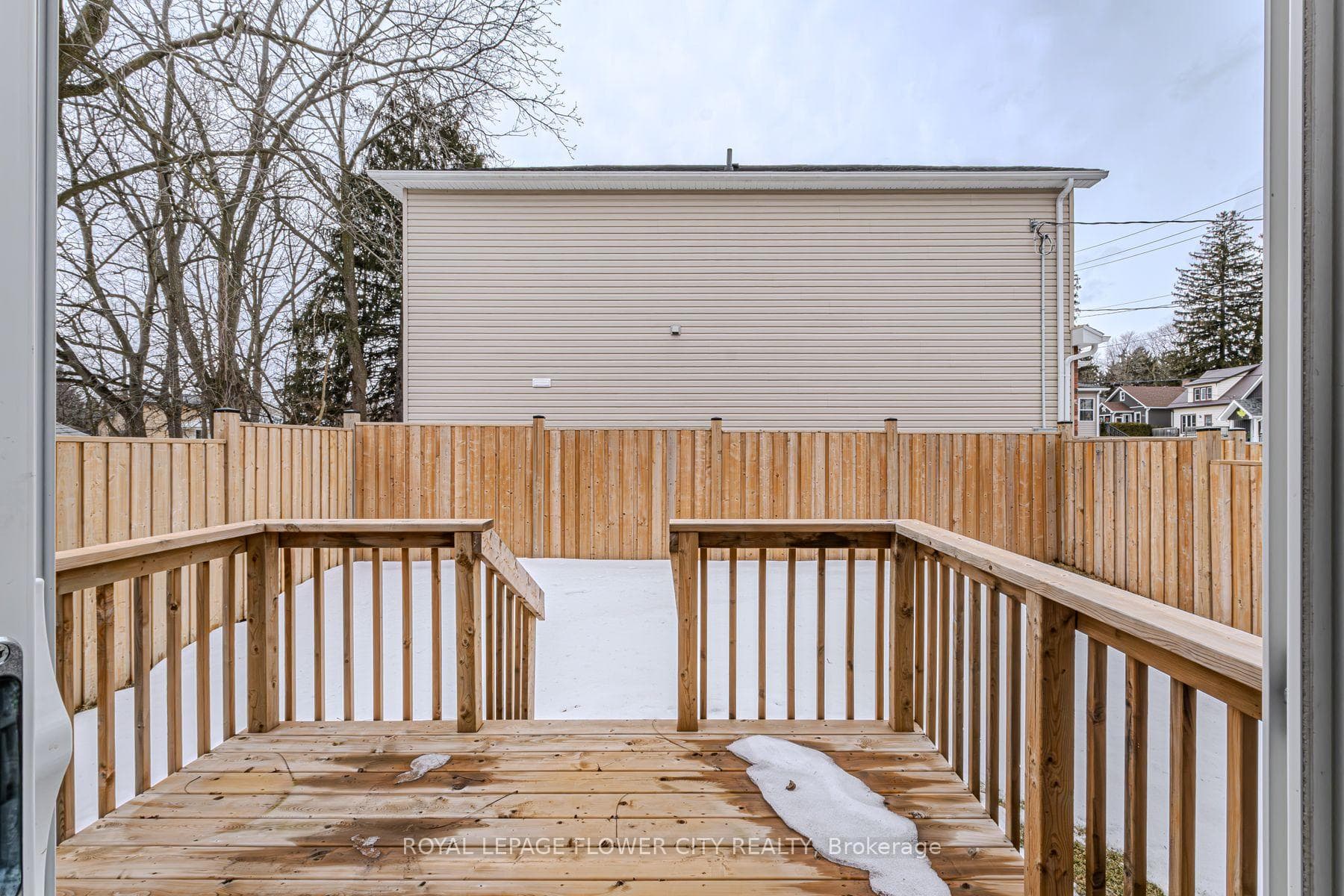 210 Queen Street photo 5
