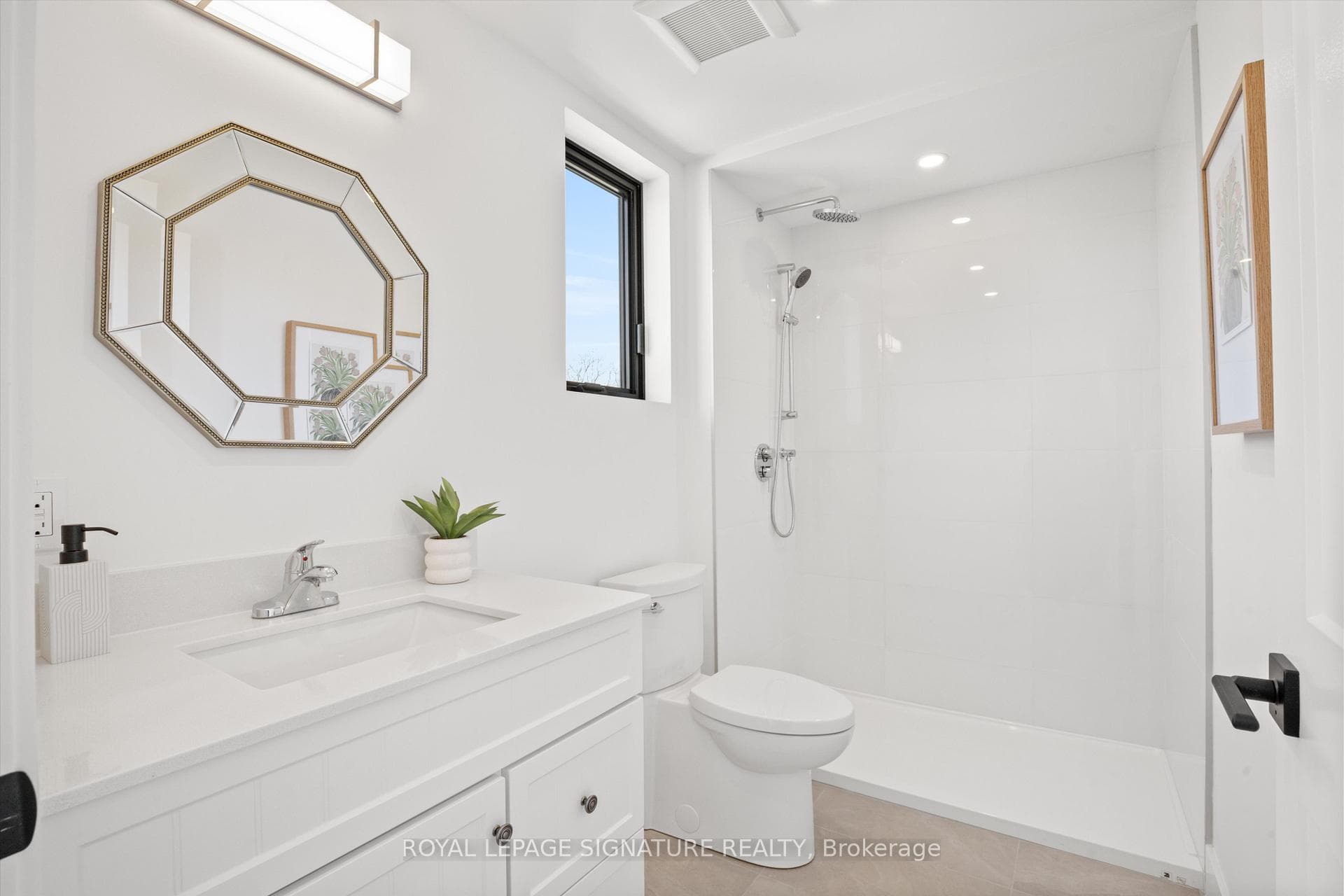 1 Heydon Park Road Unit Main/Upper photo 15