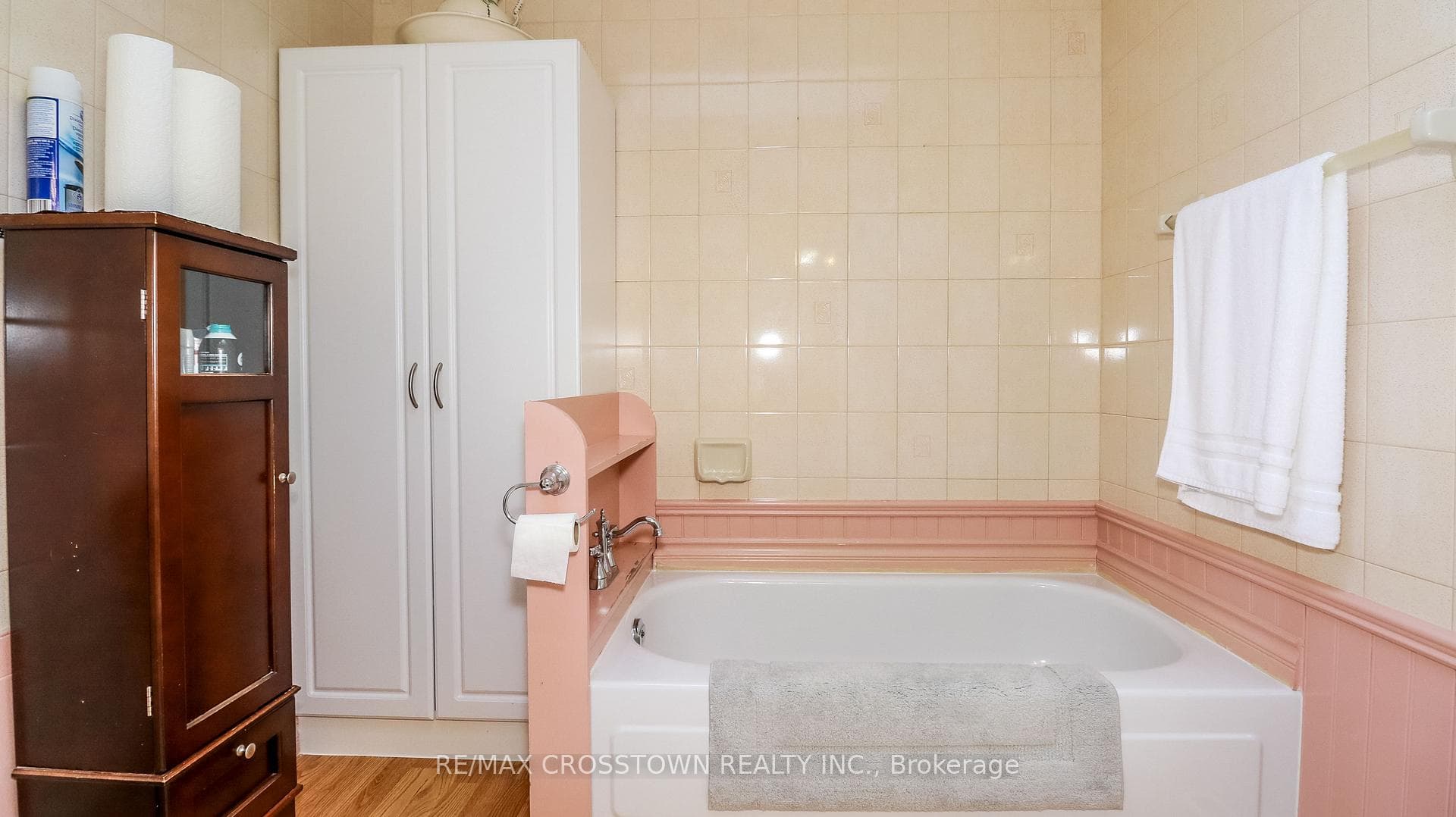 64 Royal Oak Drive photo 25