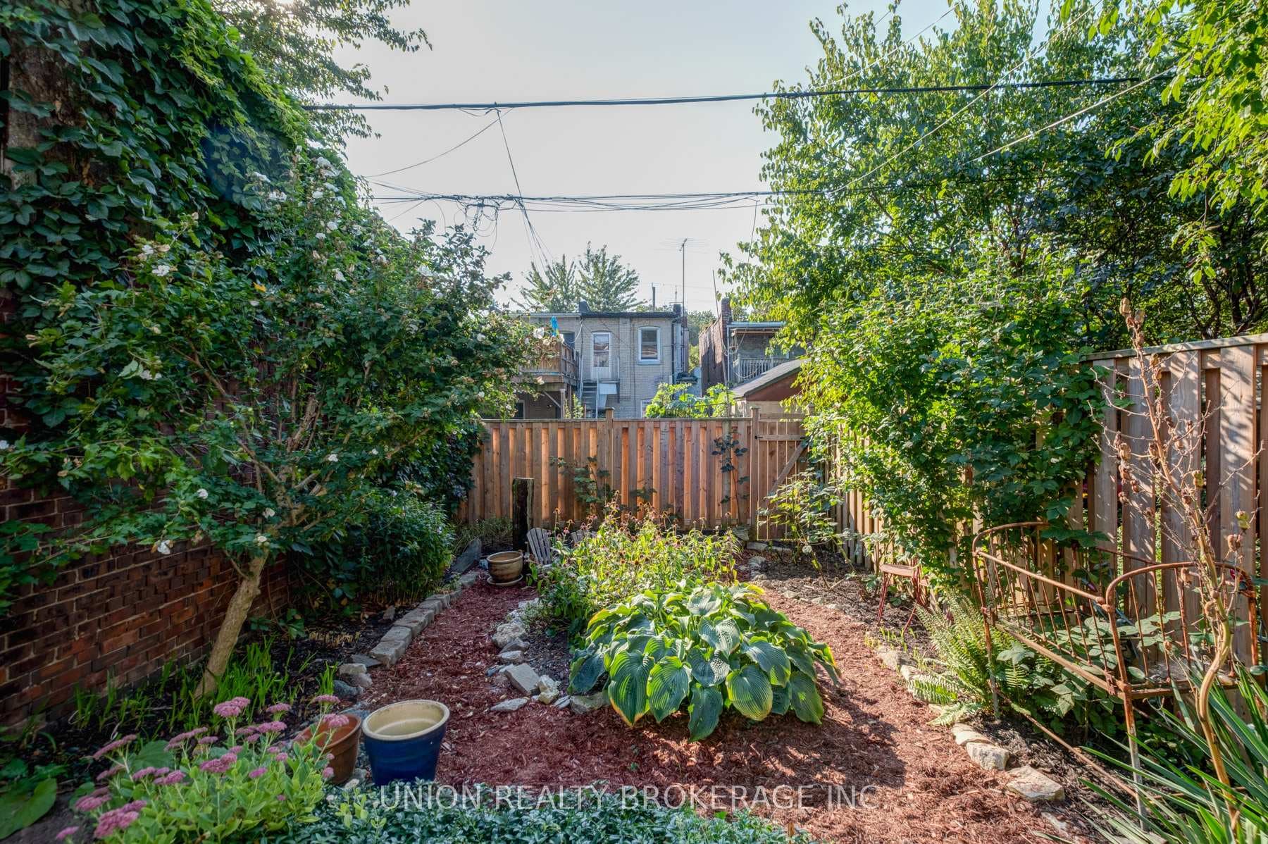153 Wildwood Crescent photo 33