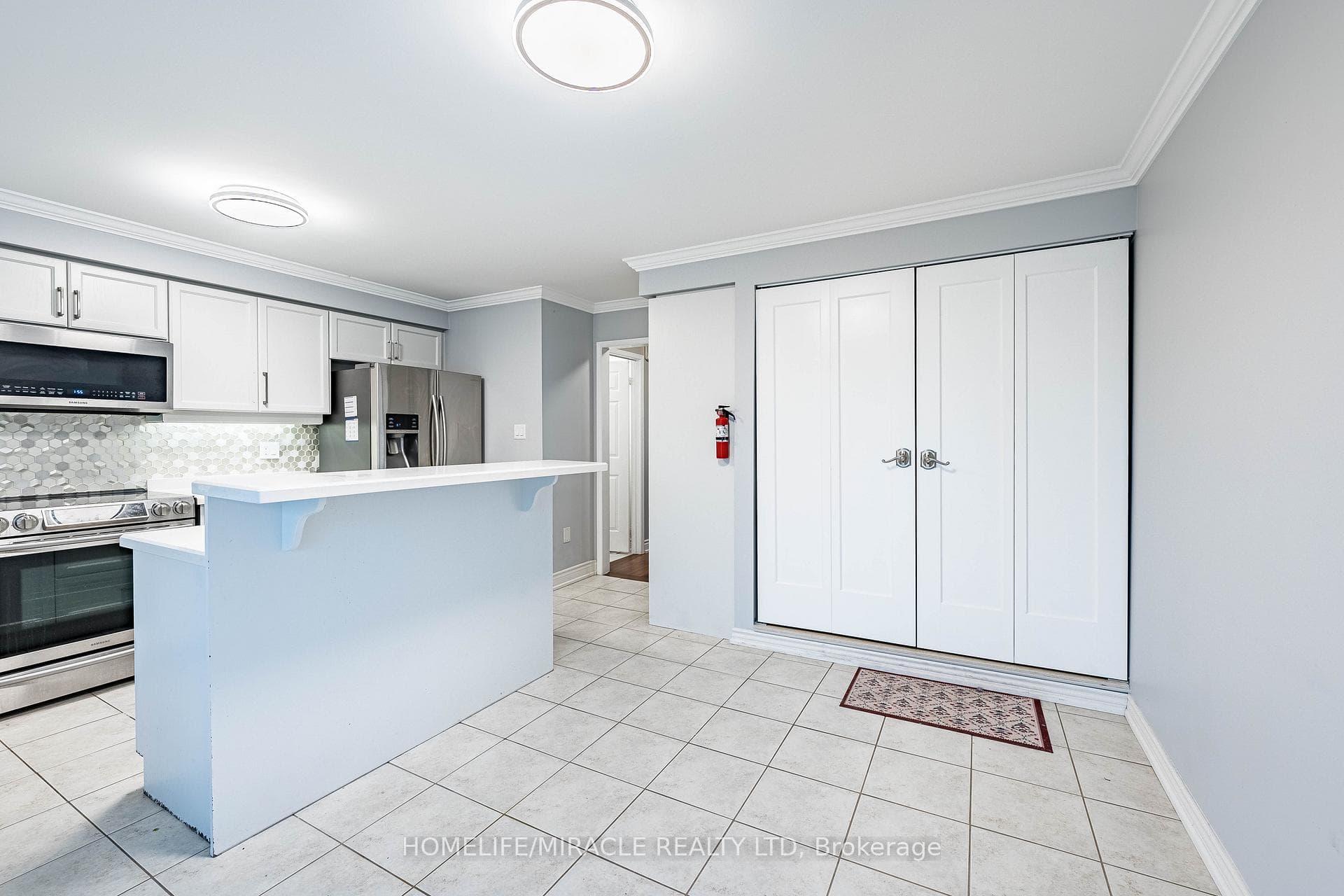 419 Rossland Road photo 20