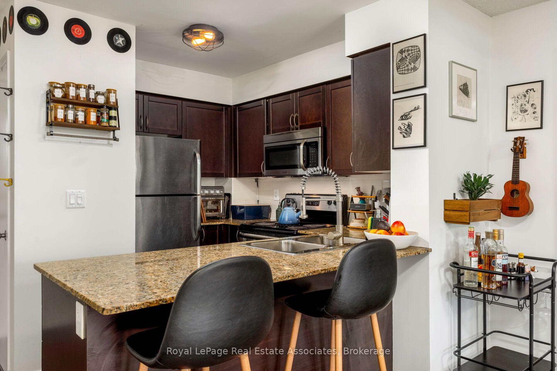 812 Lansdowne Avenue Unit 512 photo 8