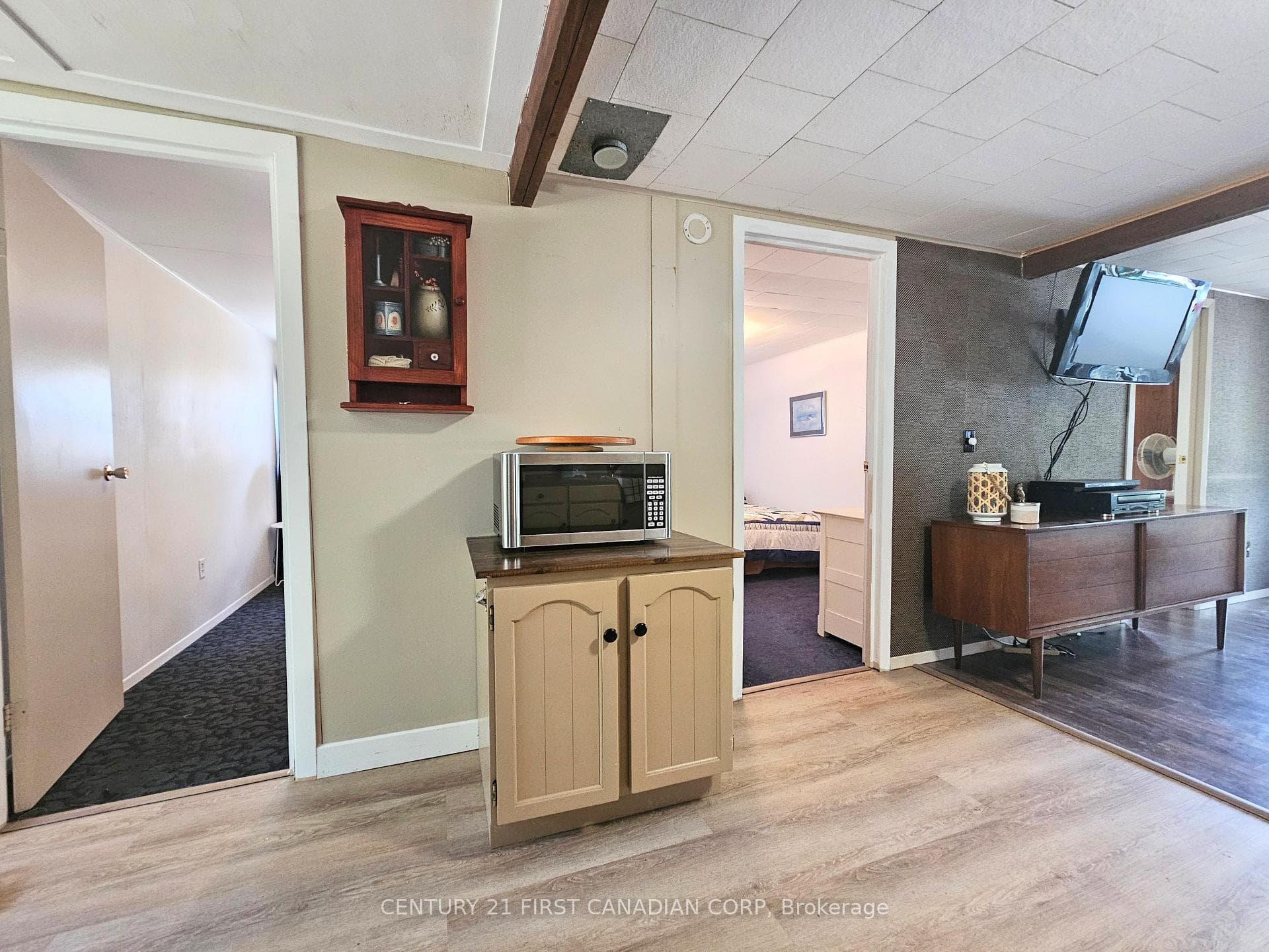6346 London Road photo 4