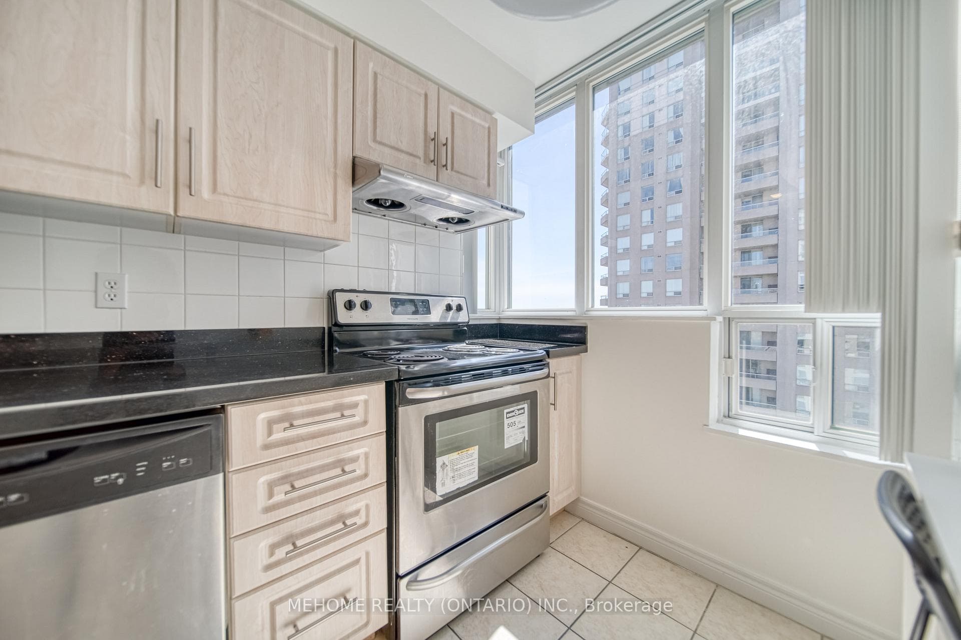 28 Empress Avenue Unit 1611 photo 13